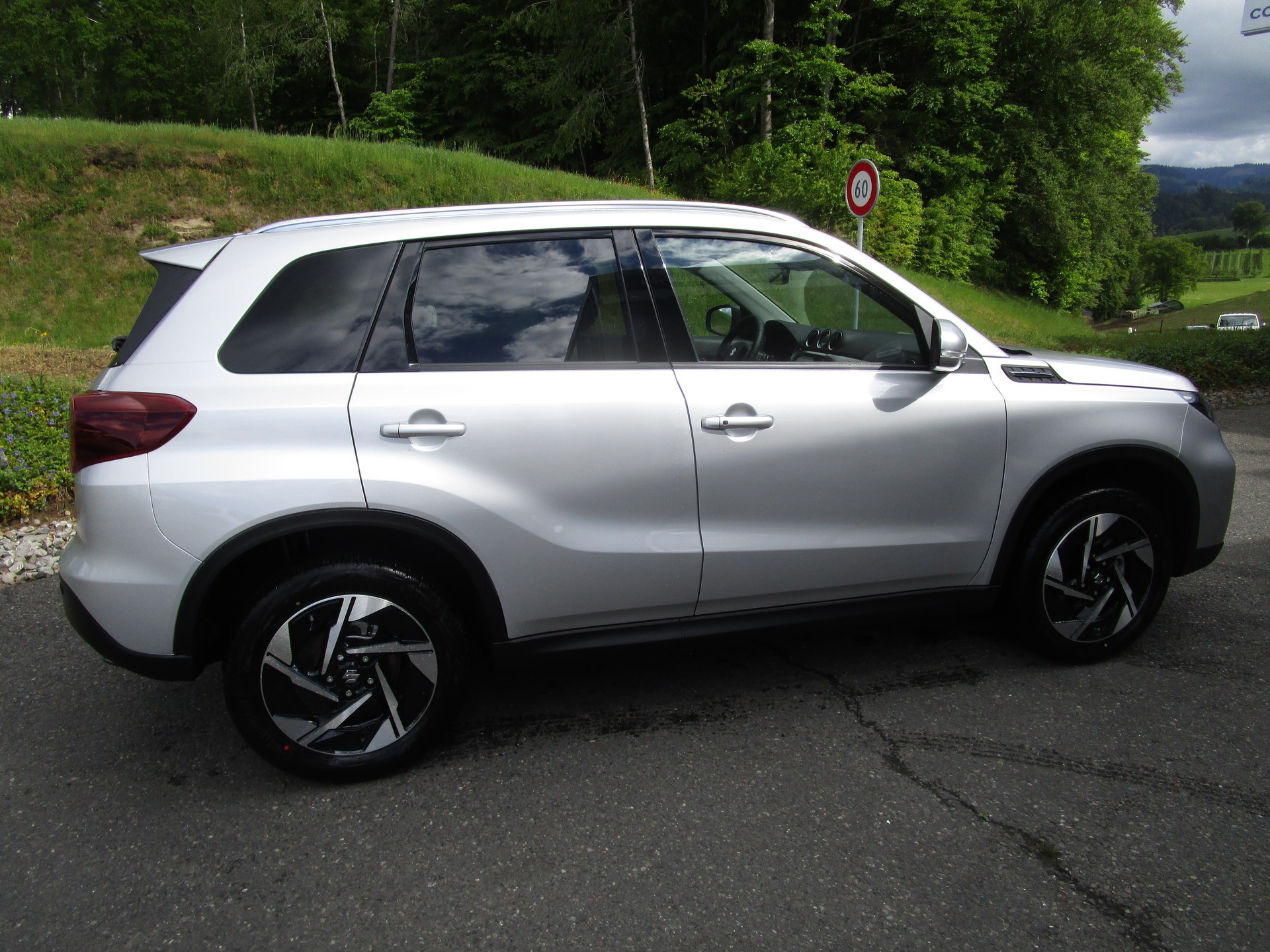 SUZUKI Vitara 1.4 Boosterjet Compact Top 4x4 Hybrid Automatic - 2