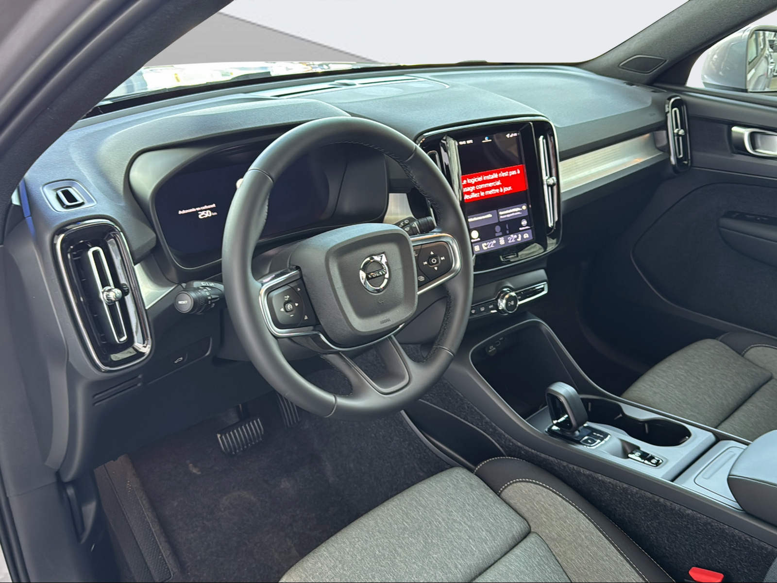 VOLVO XC40 B3 Benzin Mild Hybrid Xcite DCT - 12
