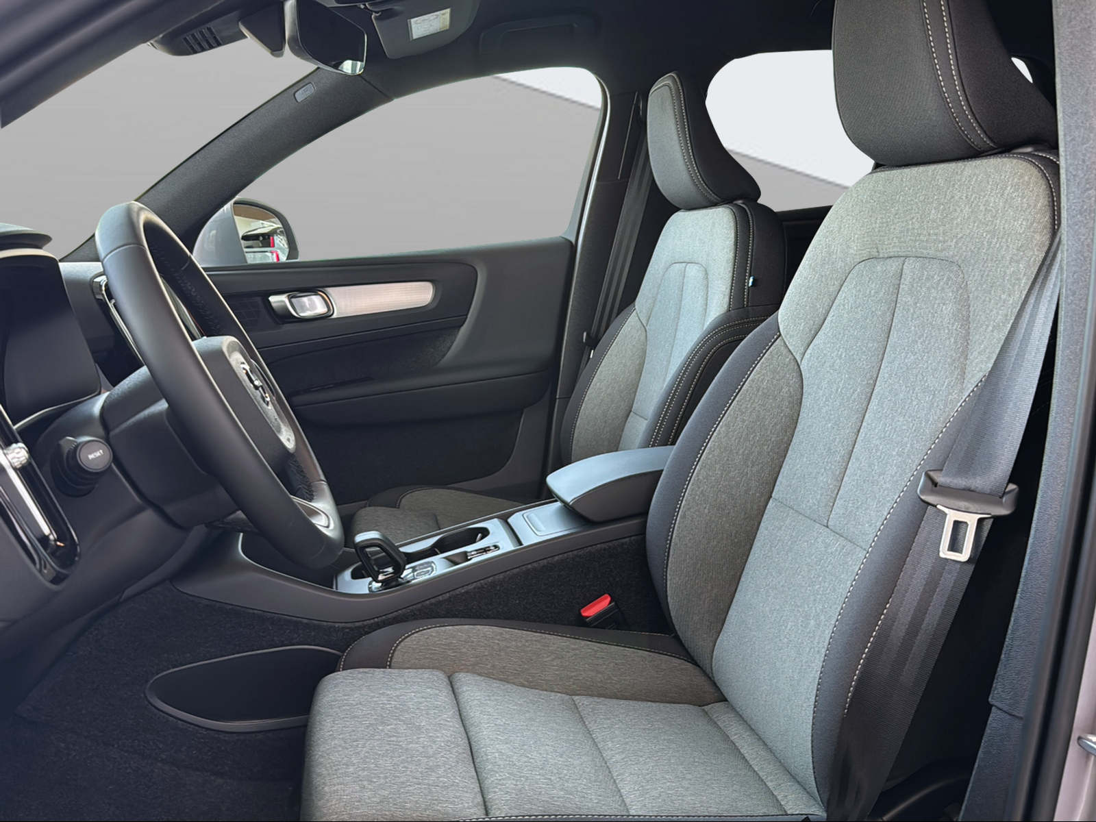 VOLVO XC40 B3 Benzin Mild Hybrid Xcite DCT - 11
