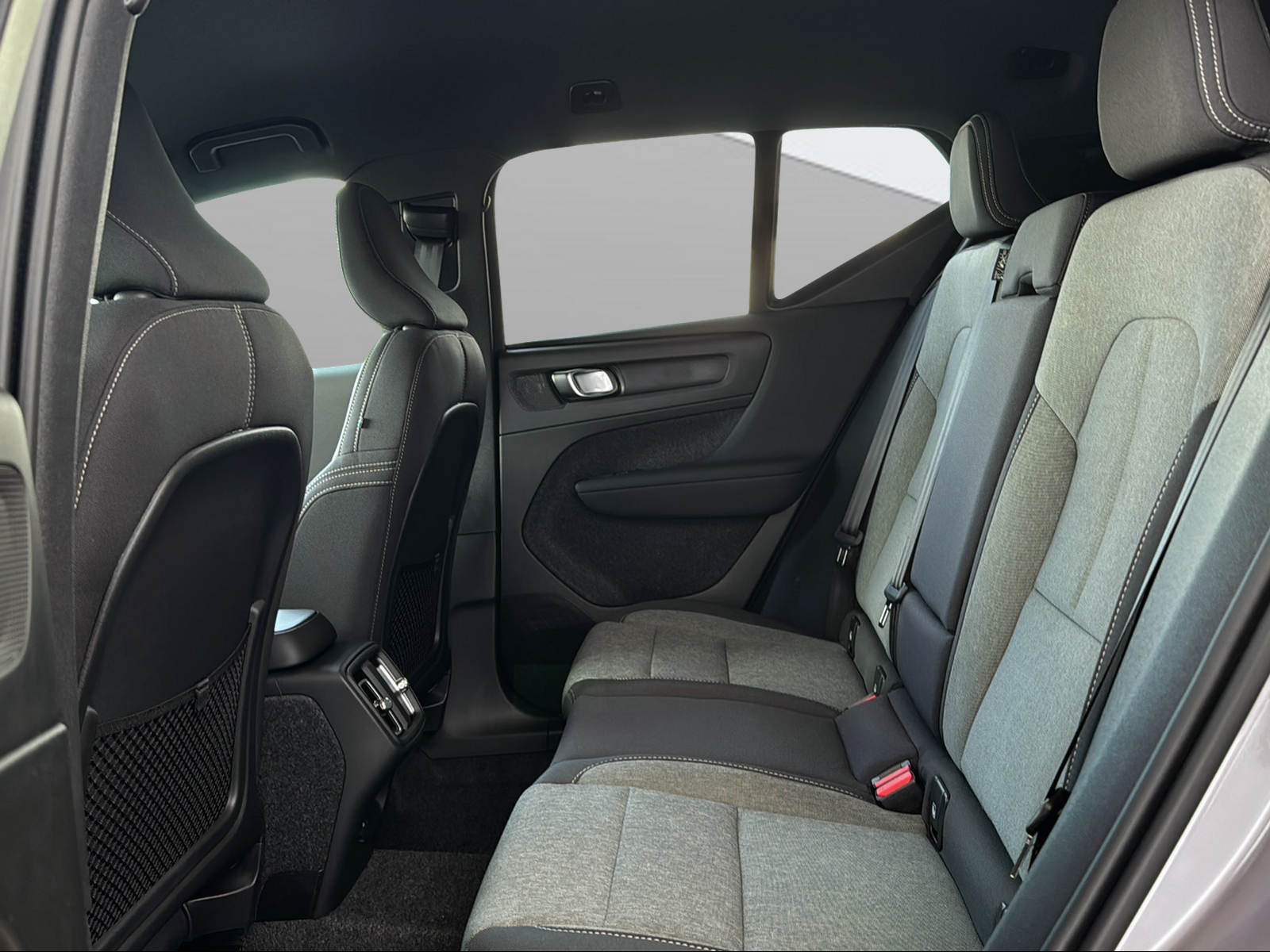 VOLVO XC40 B3 Benzin Mild Hybrid Xcite DCT - 17