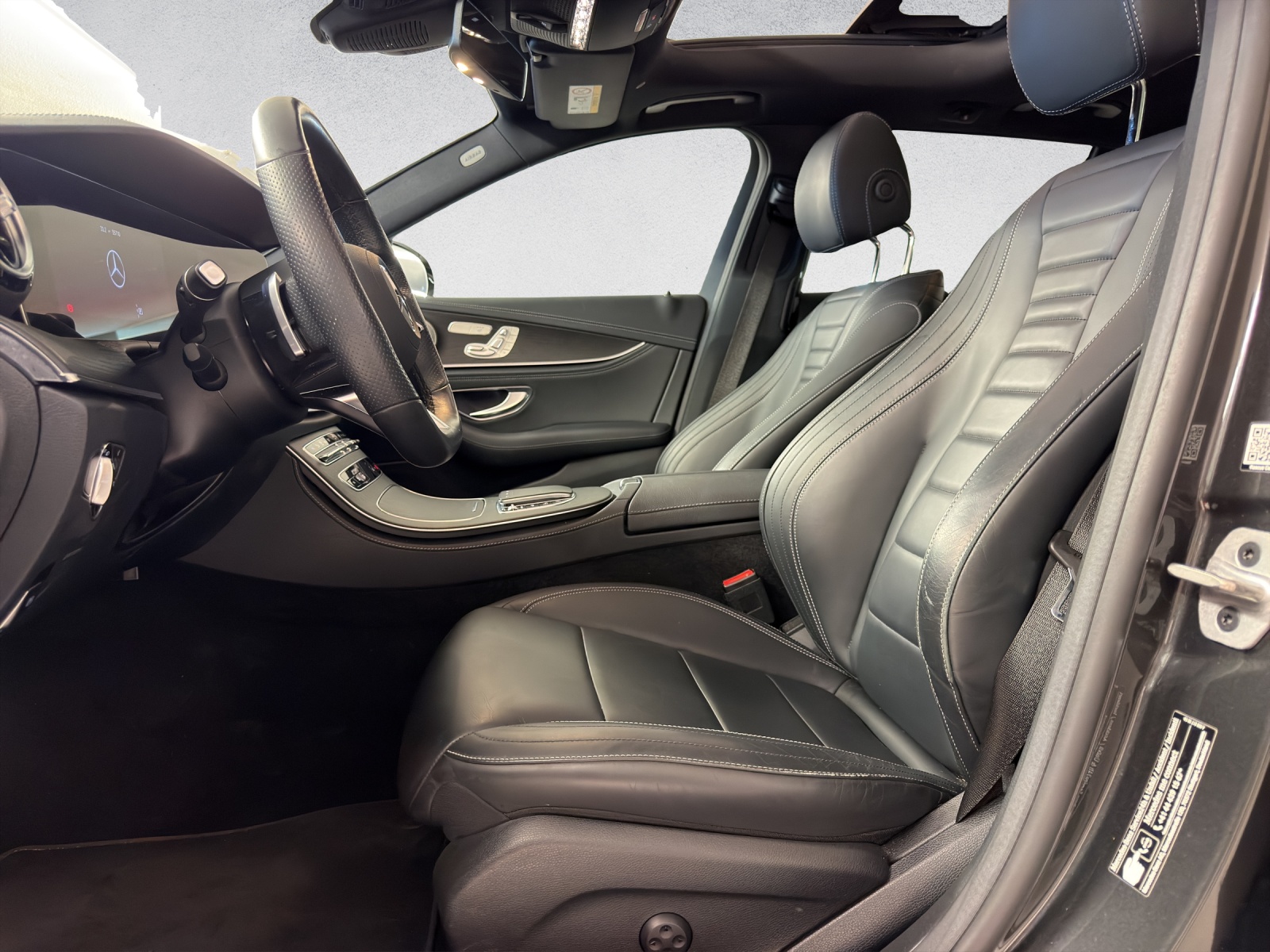 MERCEDES-BENZ E 220 d T 4M AMG Line Swiss Star - 13