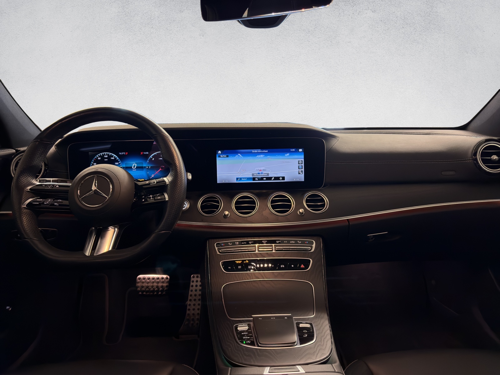MERCEDES-BENZ E 220 d T 4M AMG Line Swiss Star - 9