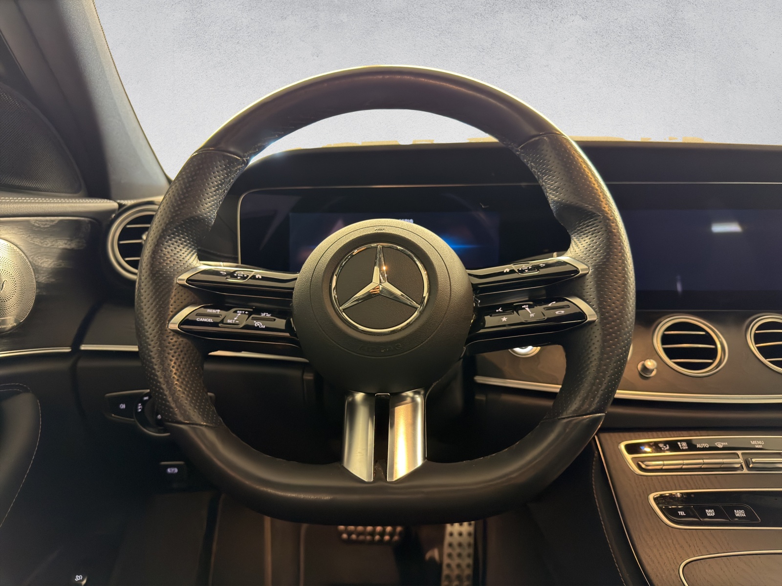 MERCEDES-BENZ E 220 d T 4M AMG Line Swiss Star - 11
