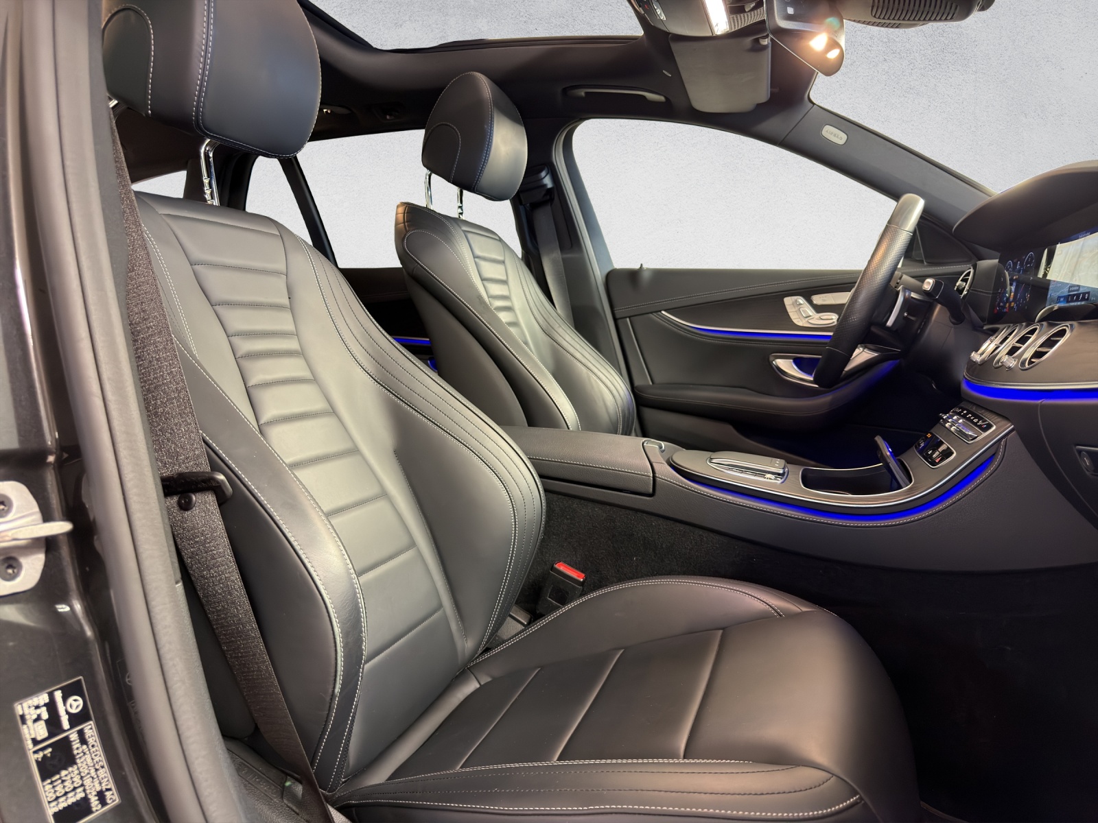 MERCEDES-BENZ E 220 d T 4M AMG Line Swiss Star - 14
