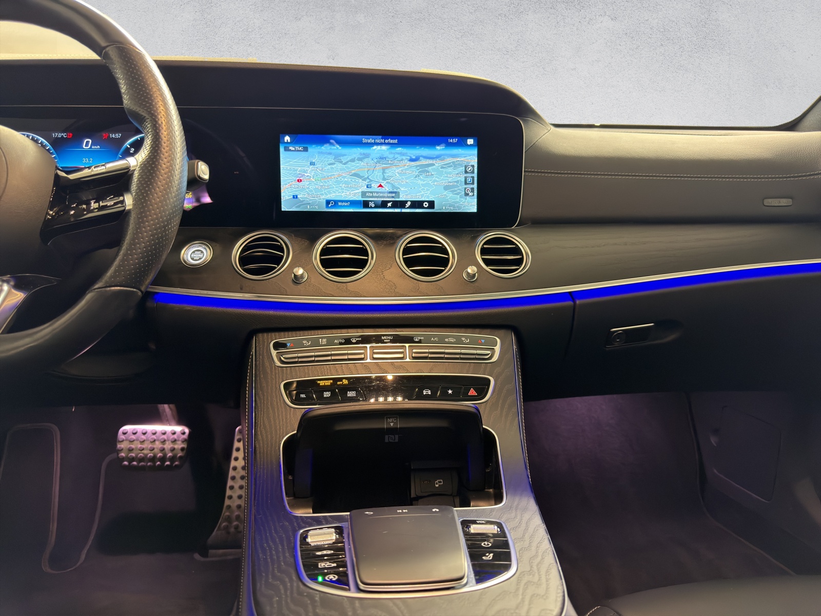 MERCEDES-BENZ E 220 d T 4M AMG Line Swiss Star - 10
