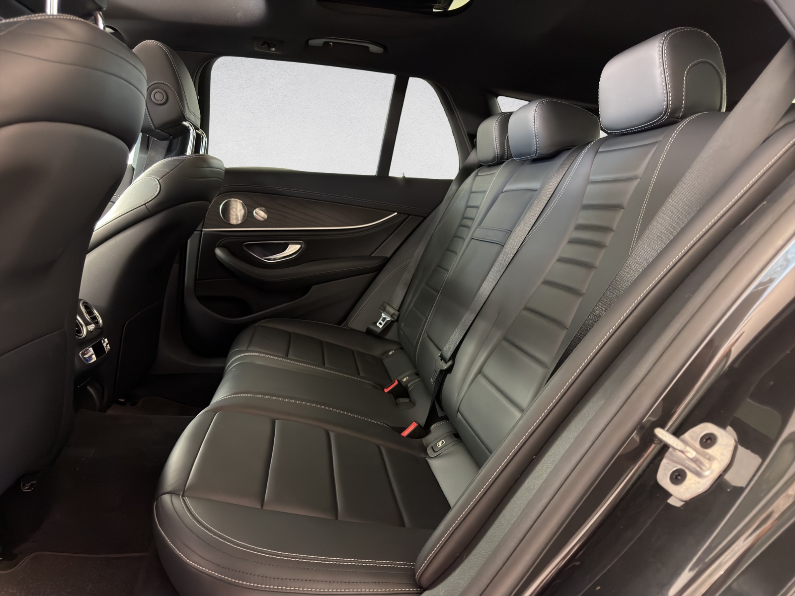 MERCEDES-BENZ E 220 d T 4M AMG Line Swiss Star - 16