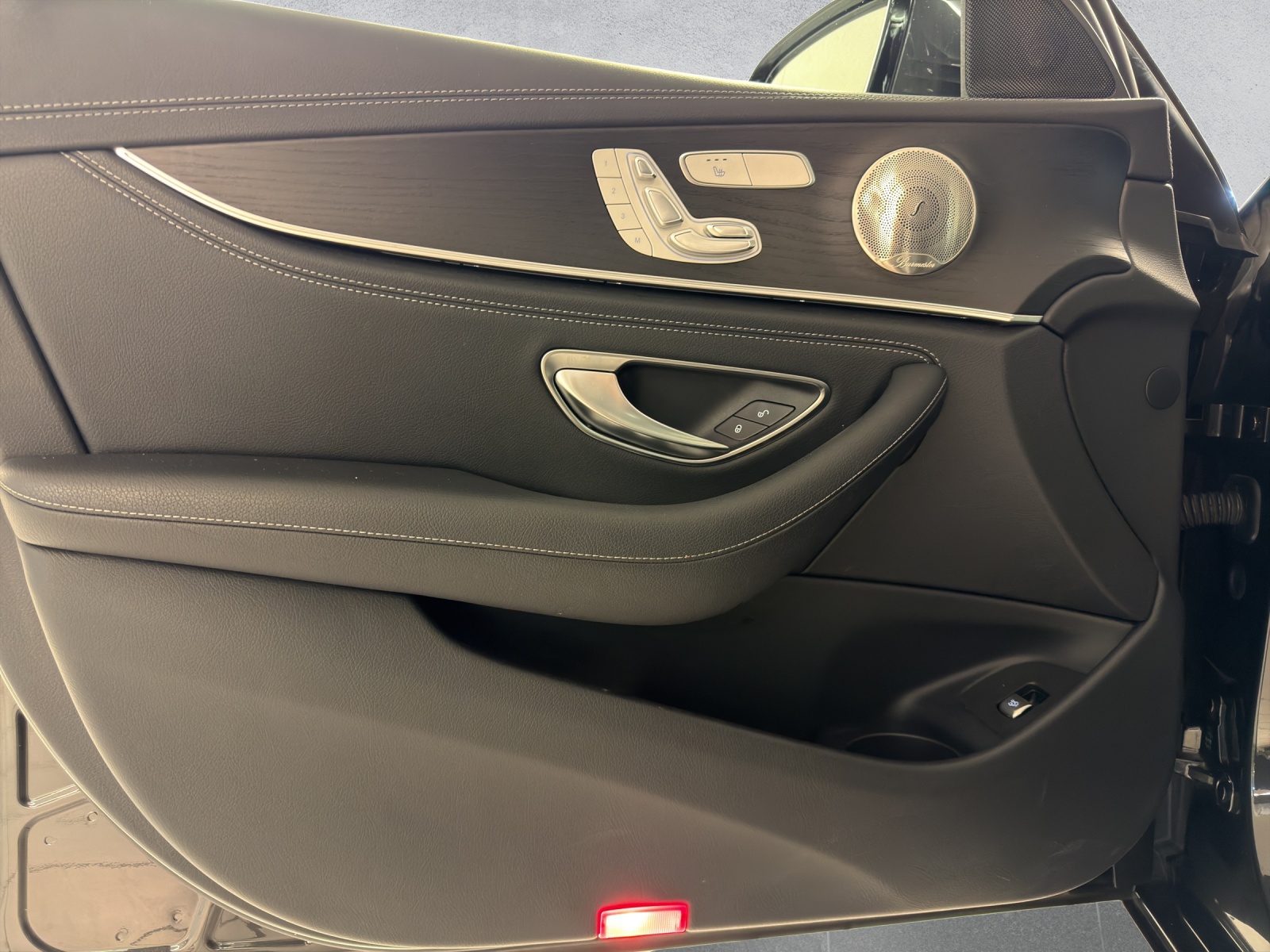 MERCEDES-BENZ E 220 d T 4M AMG Line Swiss Star - 15