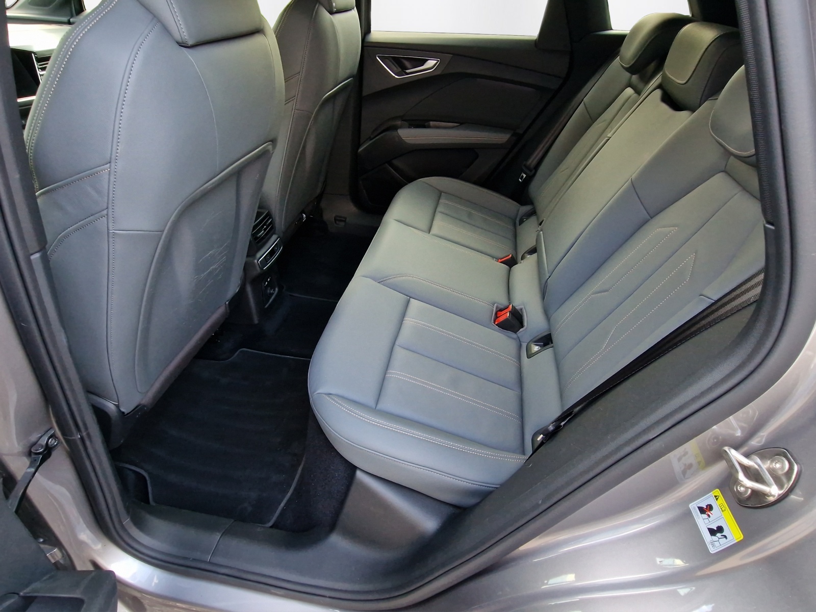 AUDI Q4 e-tron 40 - 12