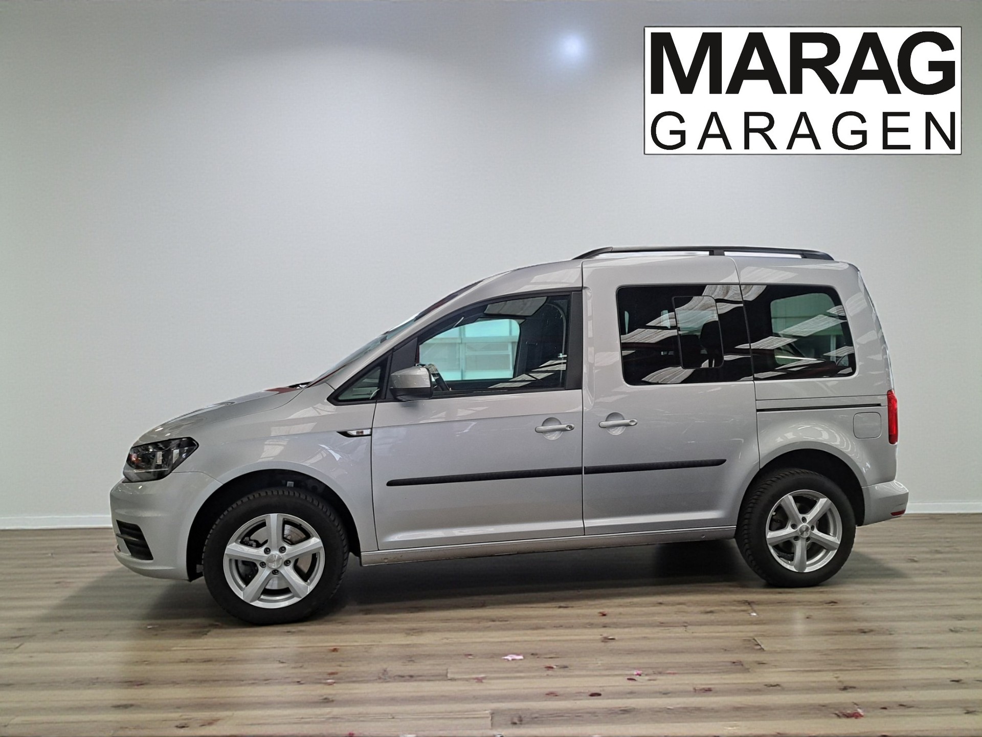 VW Caddy 1.4 TSI Trendline DSG - 12