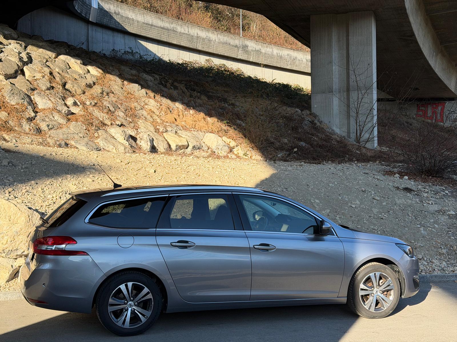 PEUGEOT 308 SW 1.2 THP Style Automatic - 6