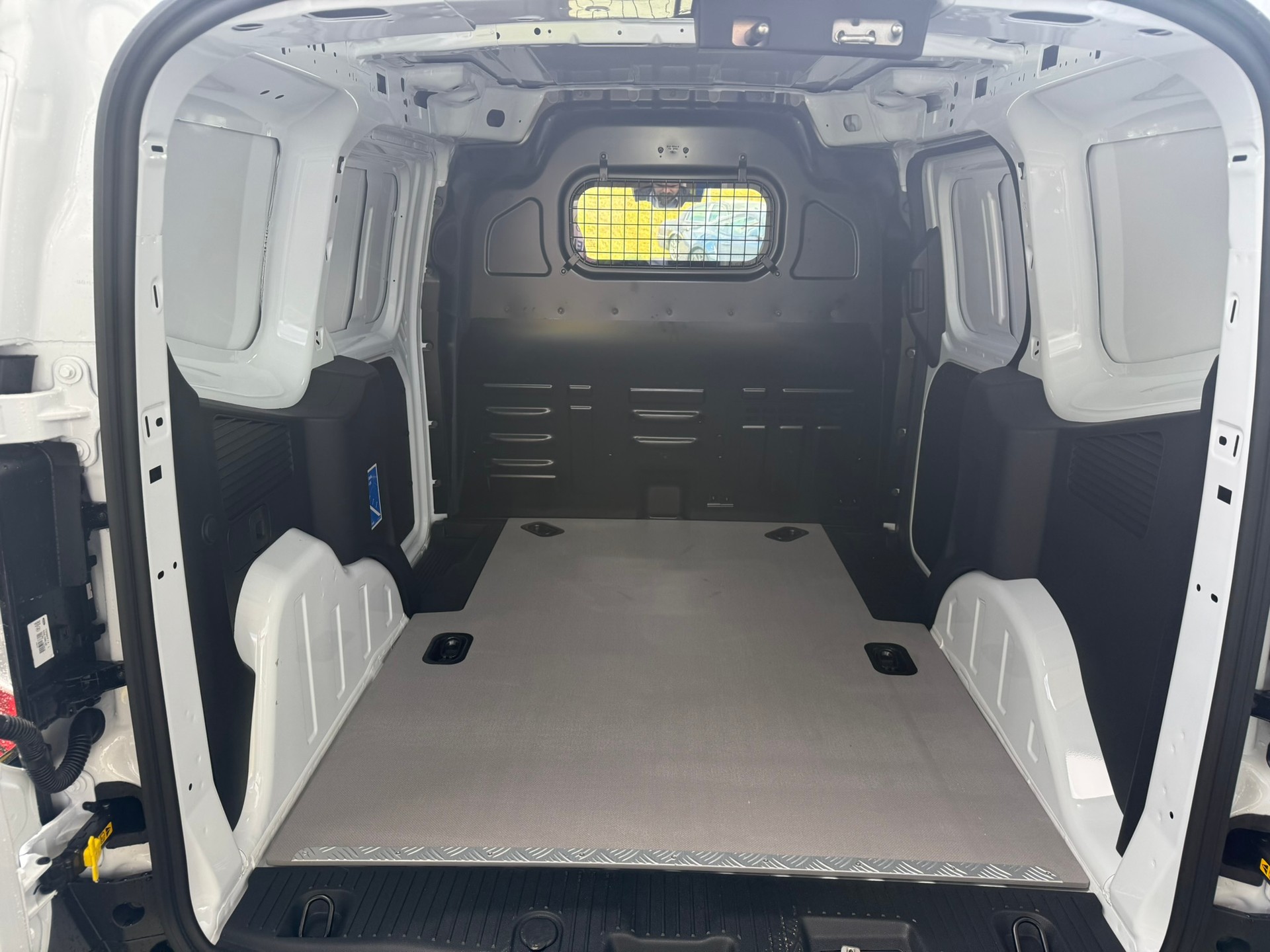 FORD E-Transit Courier Van Trend 43,5kWh - 7