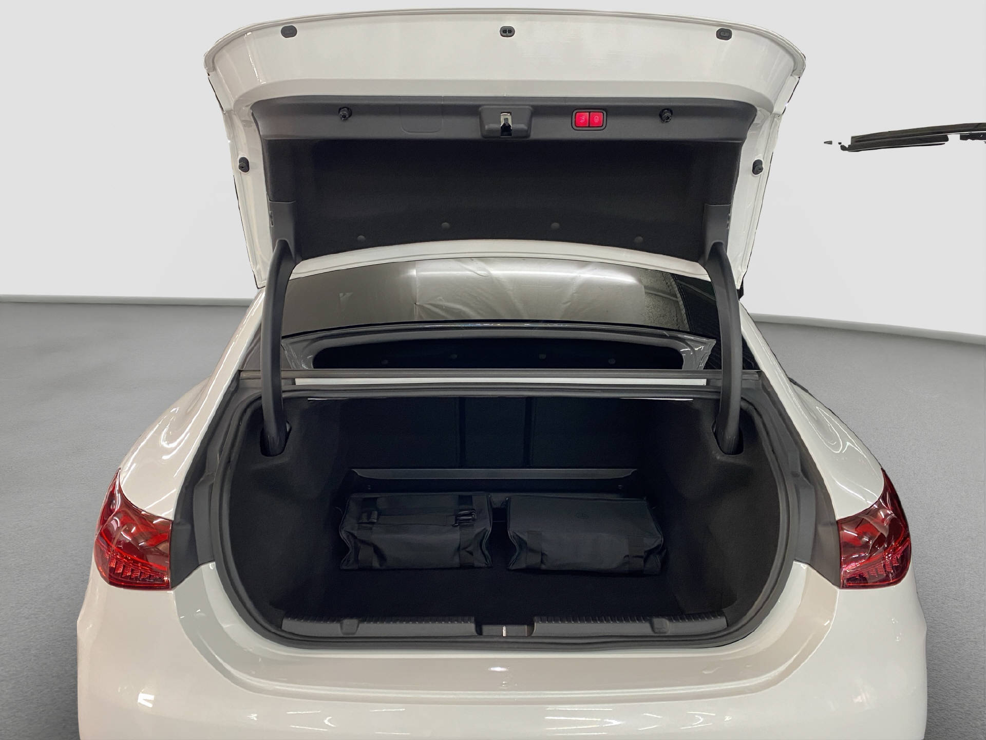 MERCEDES-BENZ EQE 43 AMG 4MATIC - 16