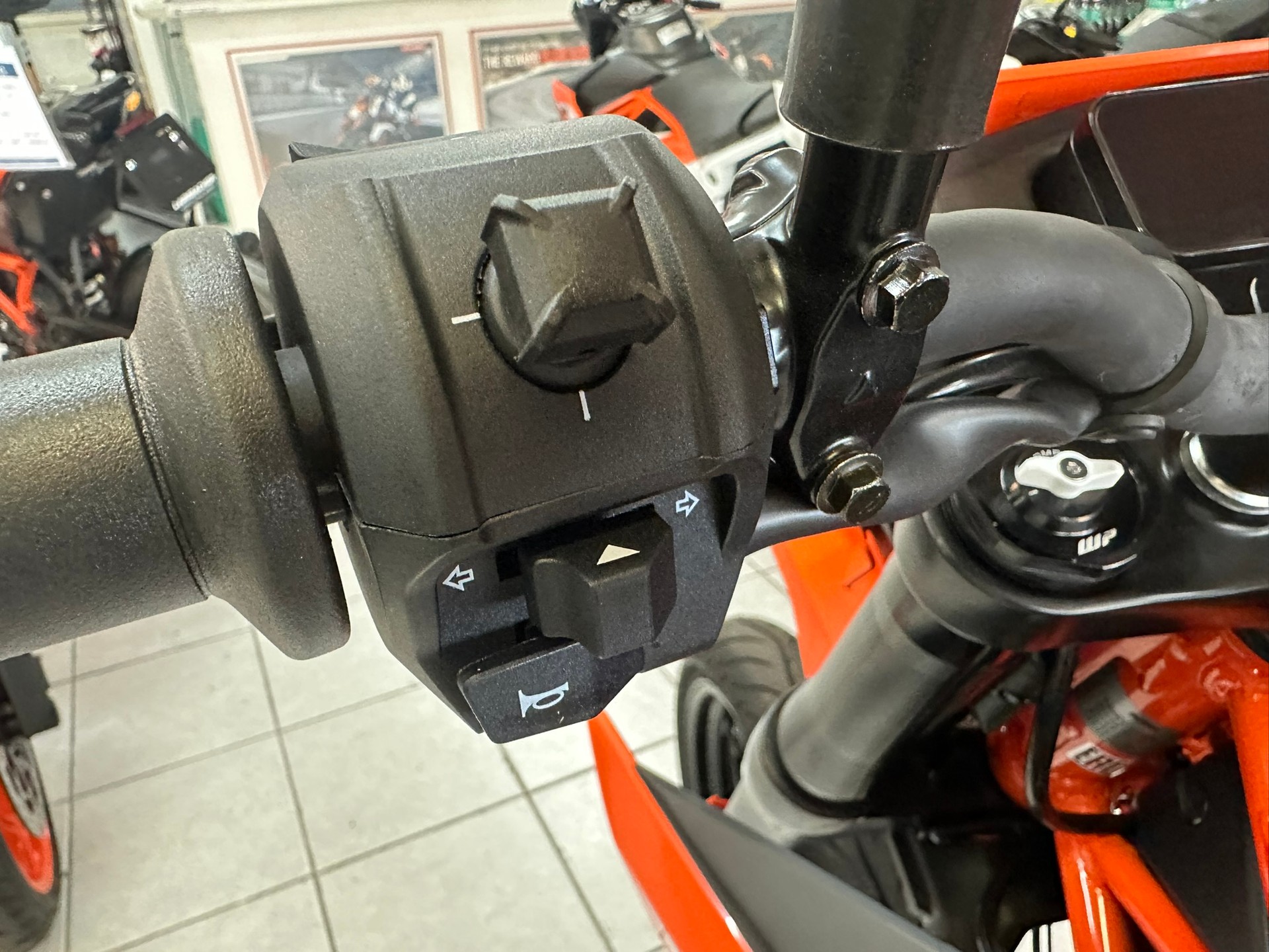 KTM 125 SMC-R - 4