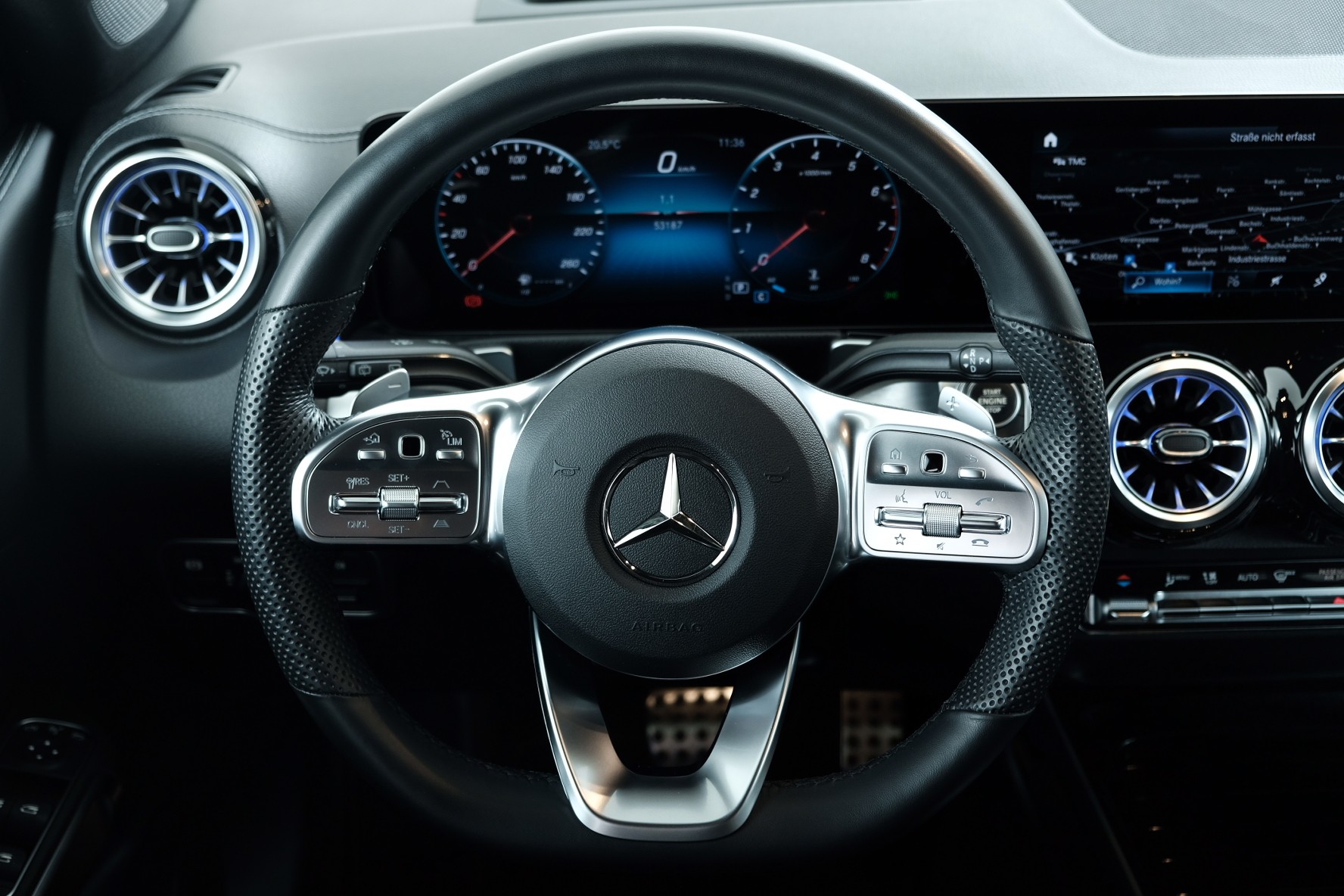 MERCEDES-BENZ GLB 250 4Matic AMG Line 8G-Tronic - 8