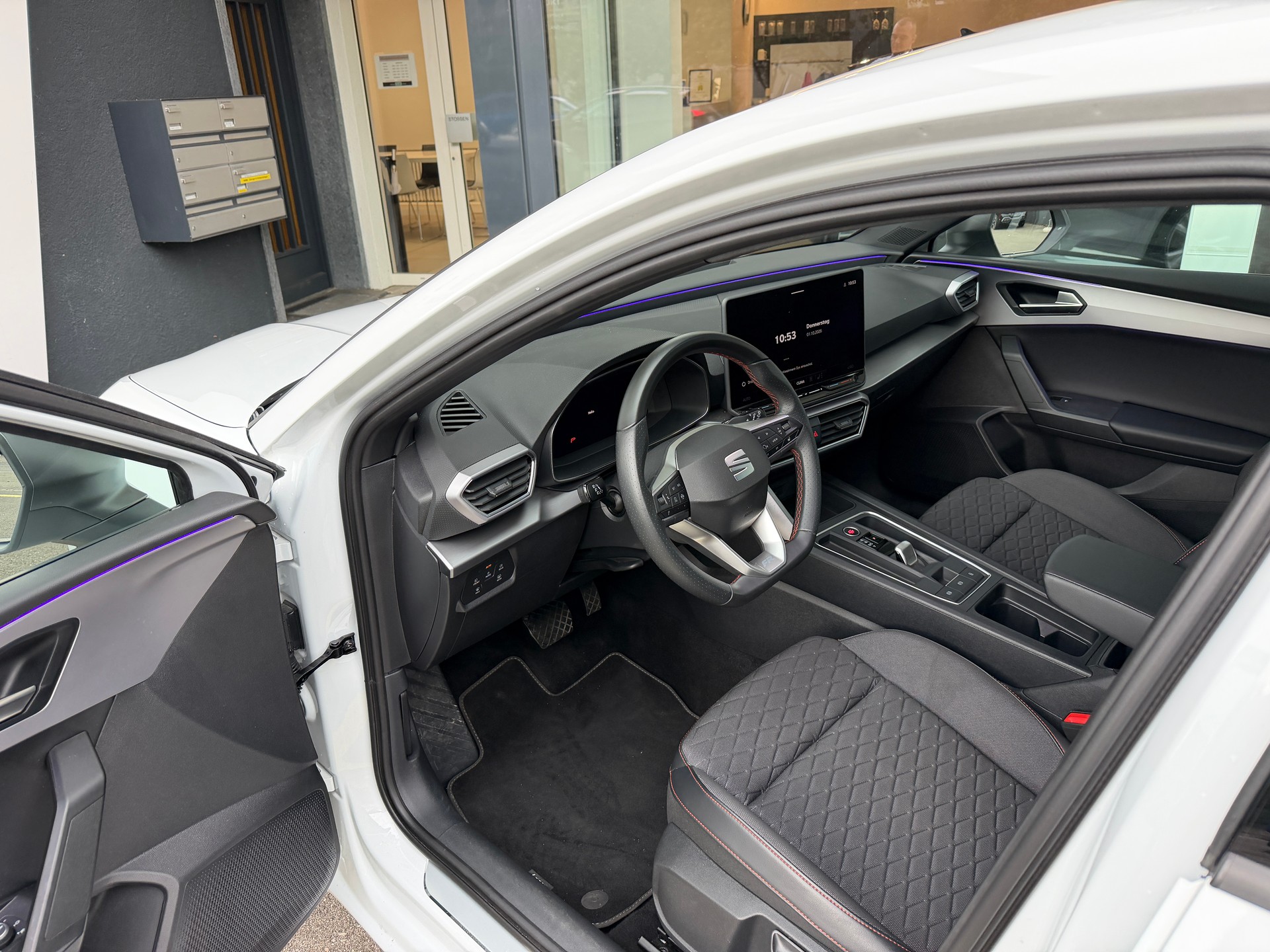 SEAT Leon 1.5 eTSI mHEV DSG FR - 10