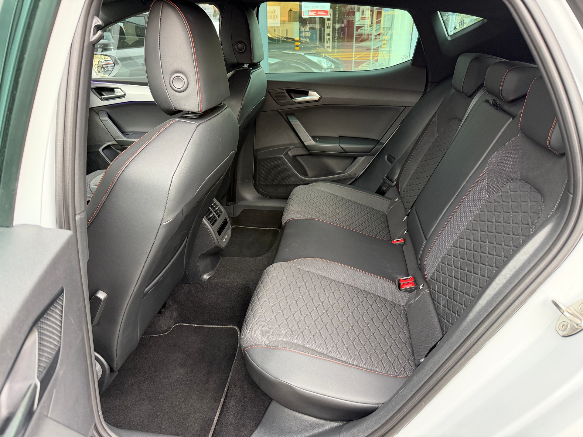 SEAT Leon 1.5 eTSI mHEV DSG FR - 8