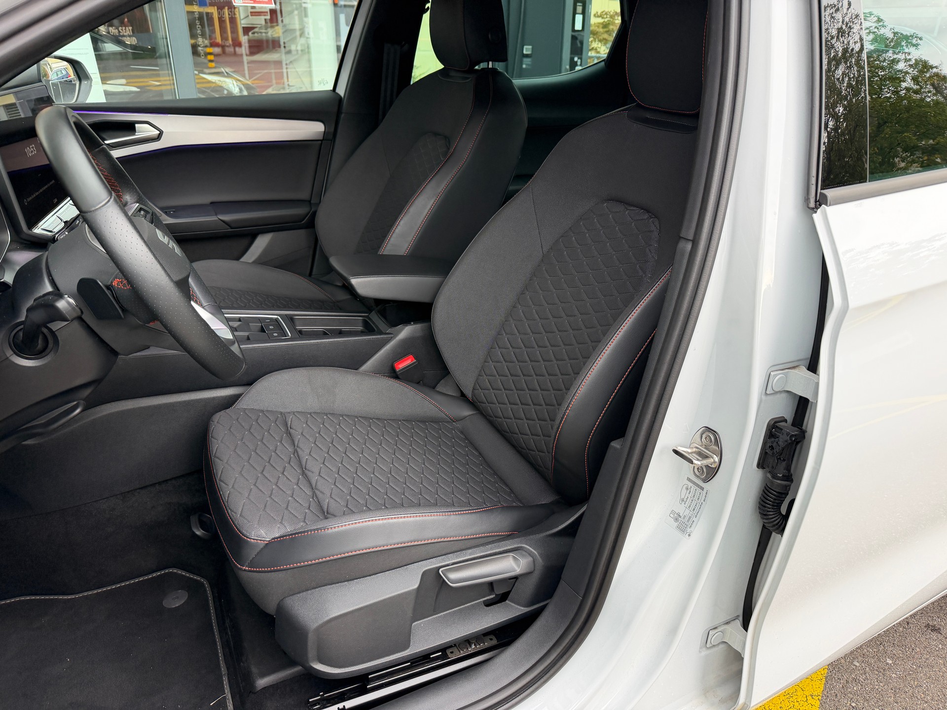 SEAT Leon 1.5 eTSI mHEV DSG FR - 9