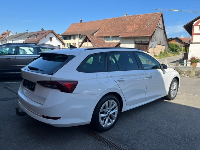 SKODA Octavia Combi 2.0 TDI Style DSG - 3
