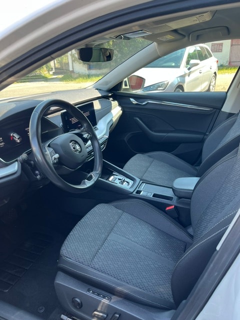 SKODA Octavia Combi 2.0 TDI Style DSG - 8