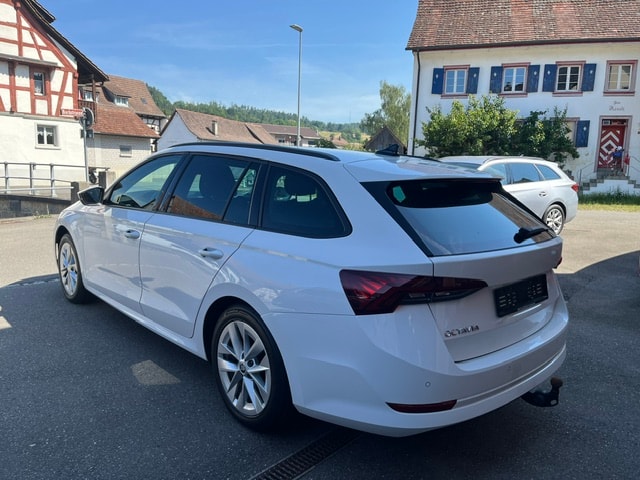 SKODA Octavia Combi 2.0 TDI Style DSG - 4