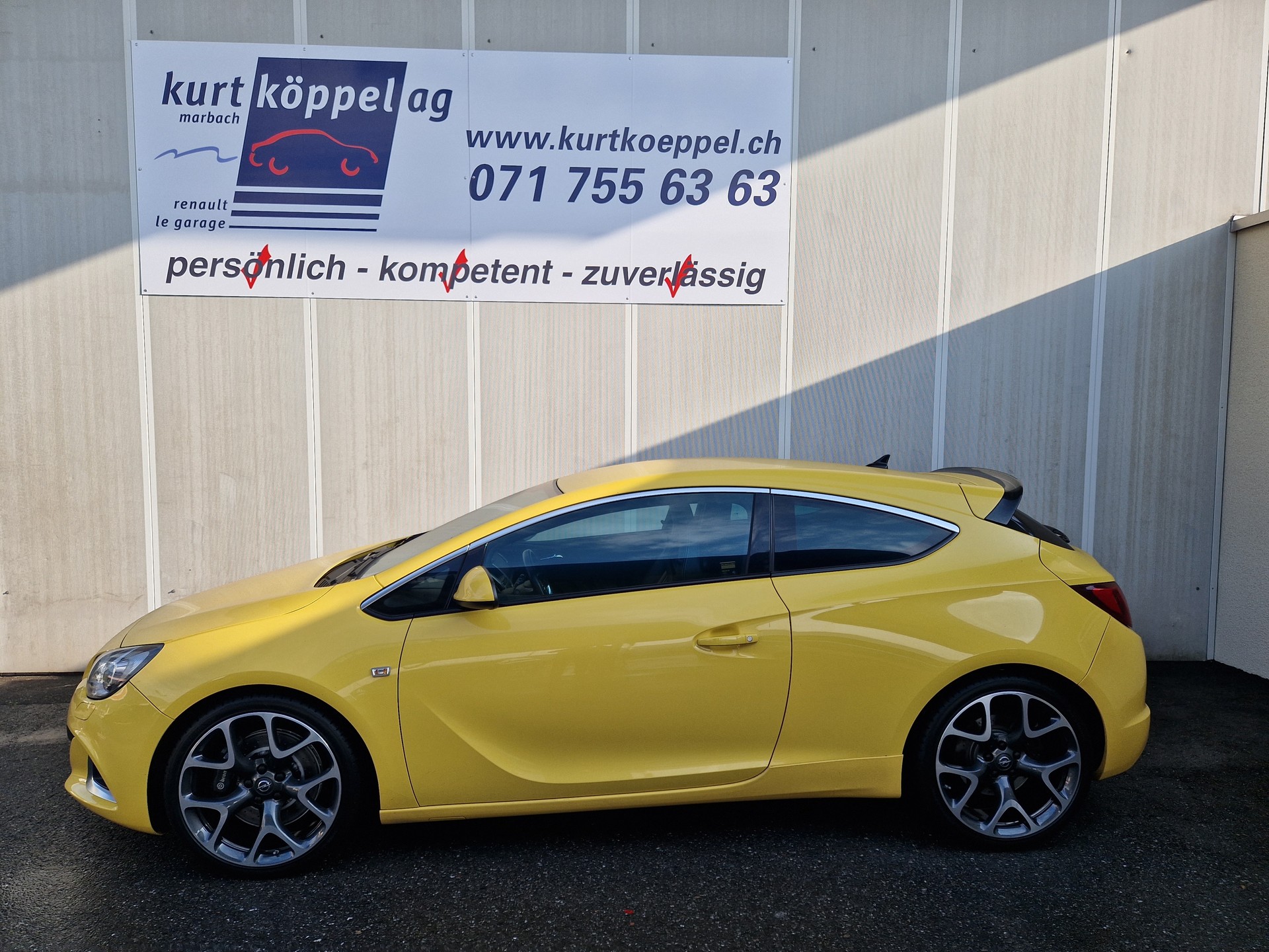 OPEL Astra GTC 2.0i 16V Turbo OPC