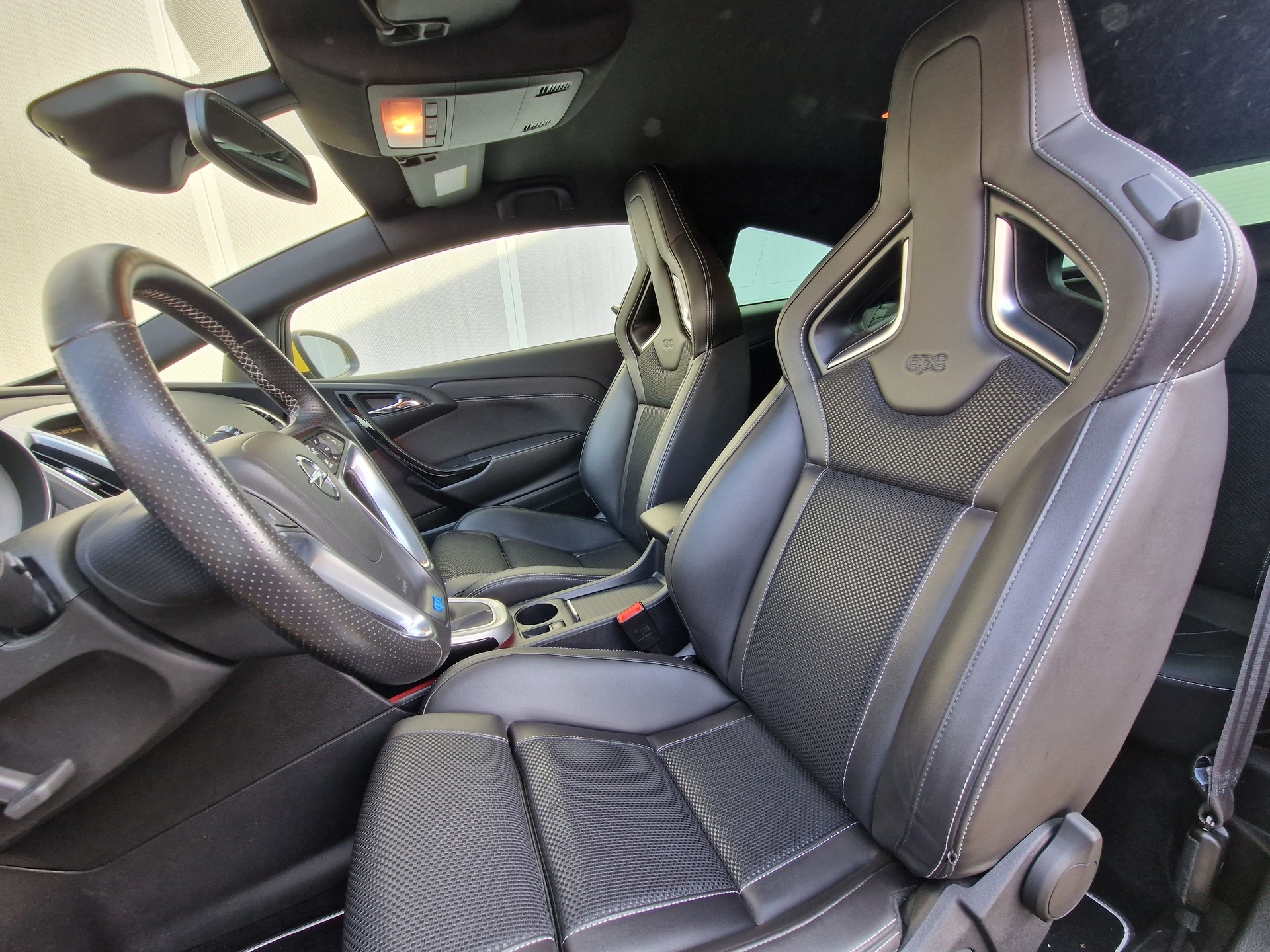 OPEL Astra GTC 2.0i 16V Turbo OPC - 6