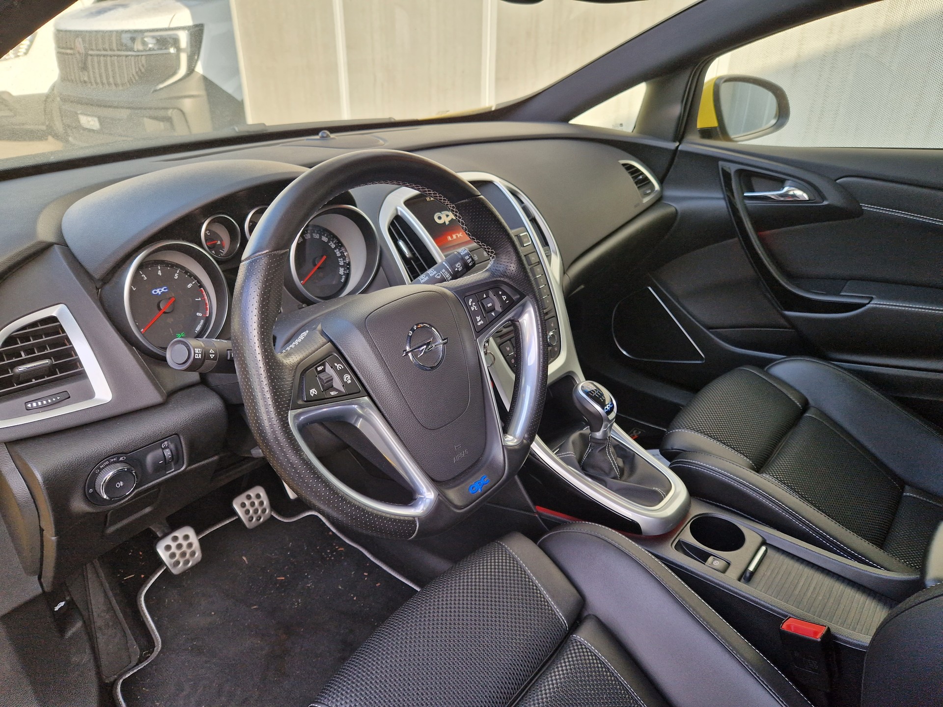 OPEL Astra GTC 2.0i 16V Turbo OPC - 4