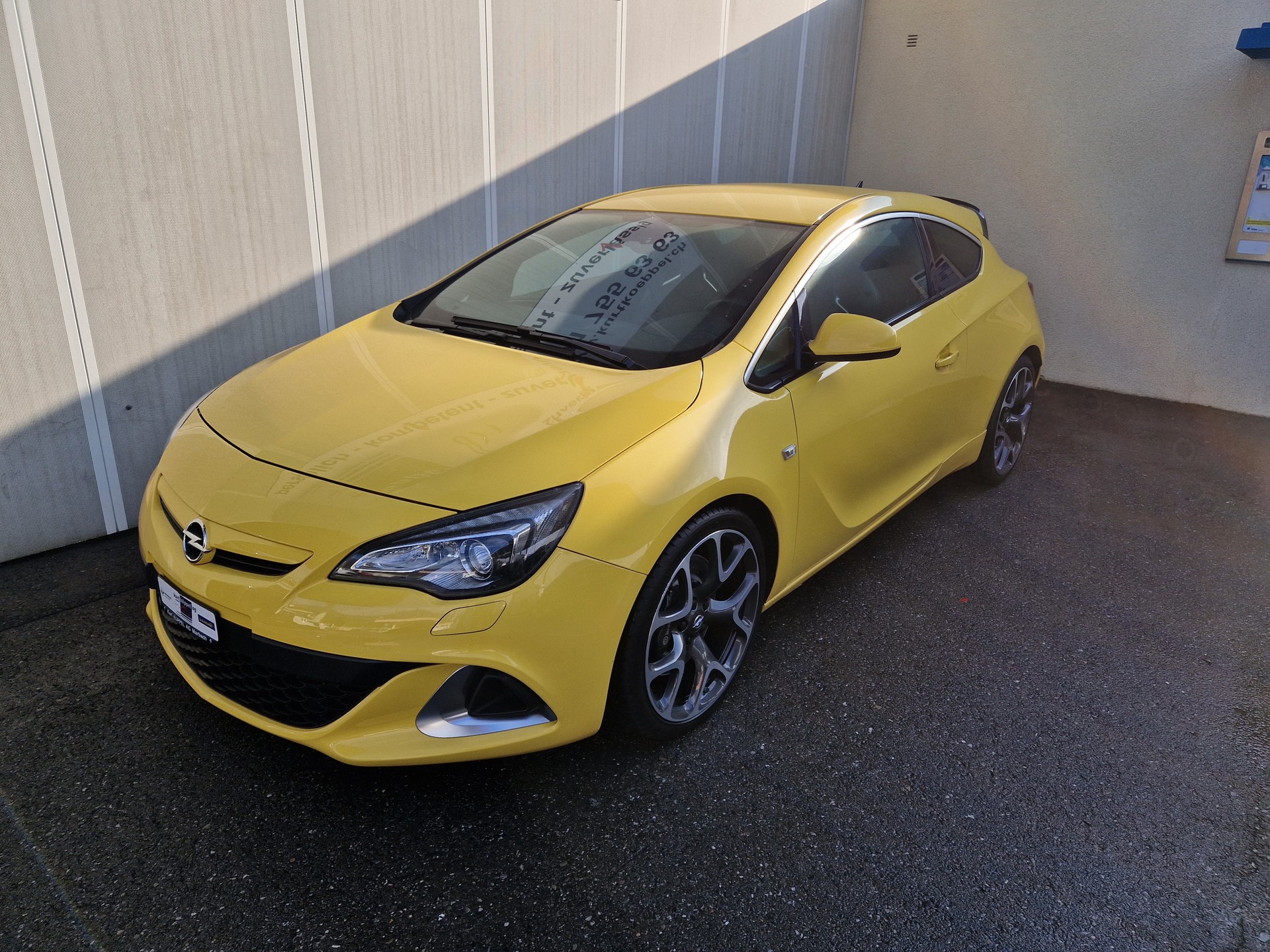 OPEL Astra GTC 2.0i 16V Turbo OPC - 2