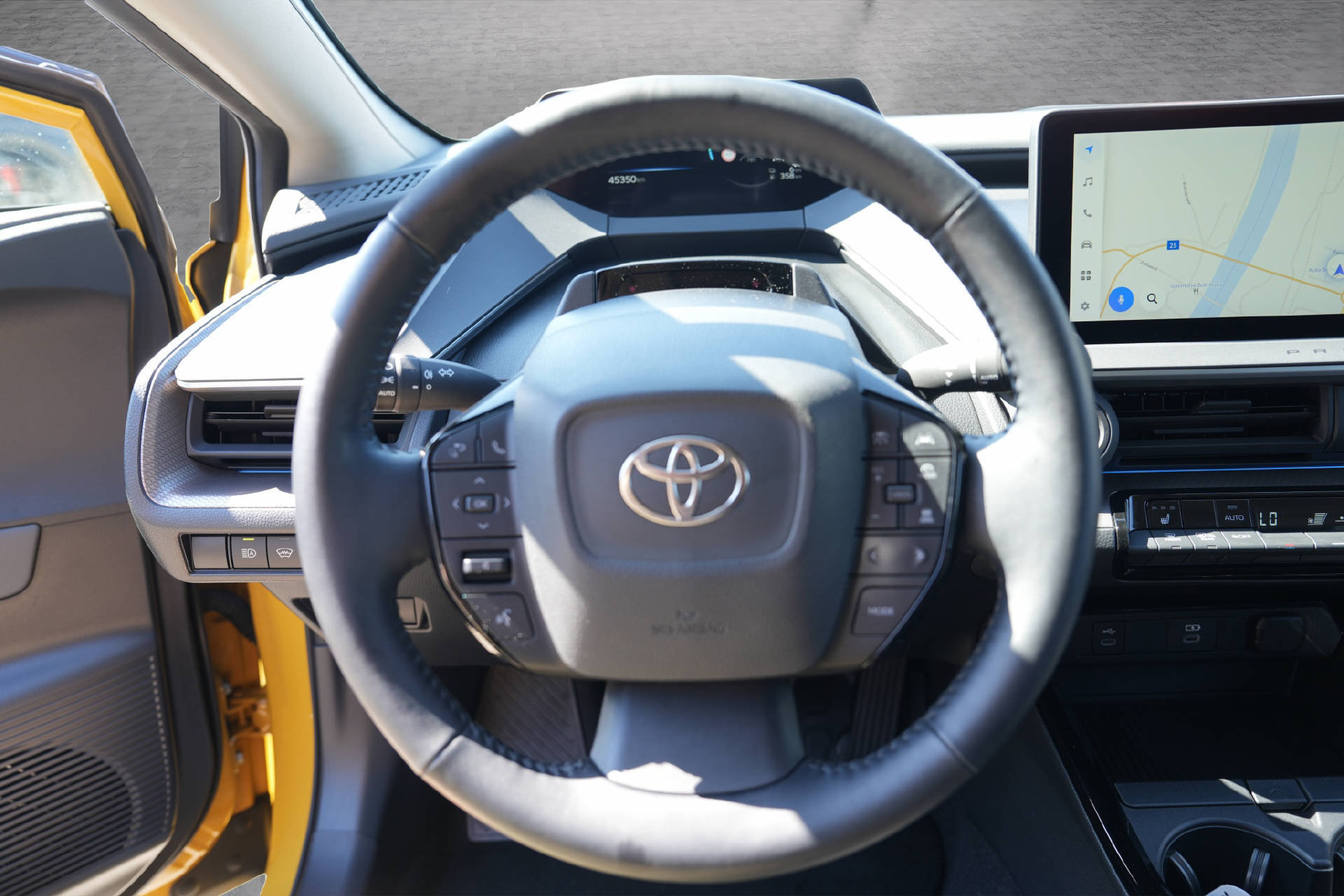 TOYOTA Prius 2.0 Plug-In-Hybrid Style - 11