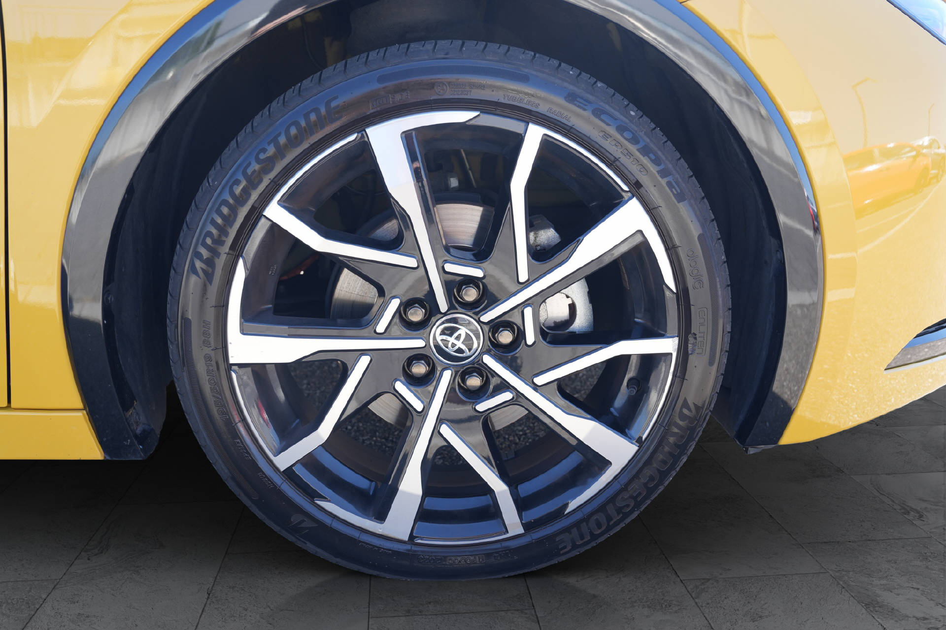 TOYOTA Prius 2.0 Plug-In-Hybrid Style - 7
