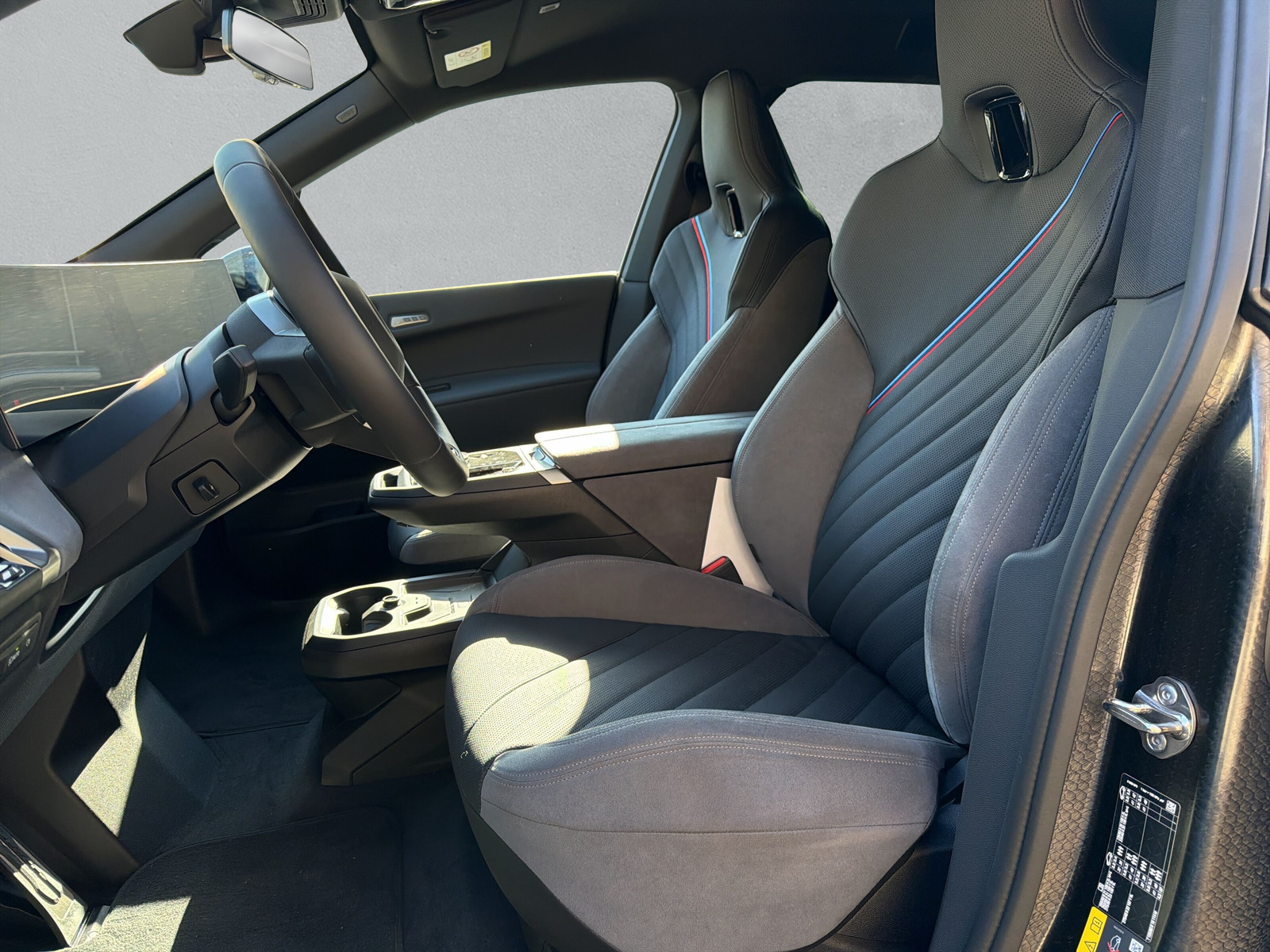 BMW iX xDrive60 M Sport - 10