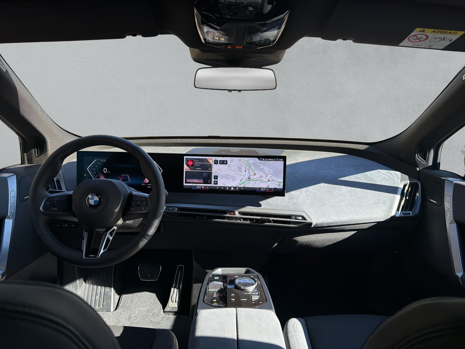 BMW iX xDrive60 M Sport - 12