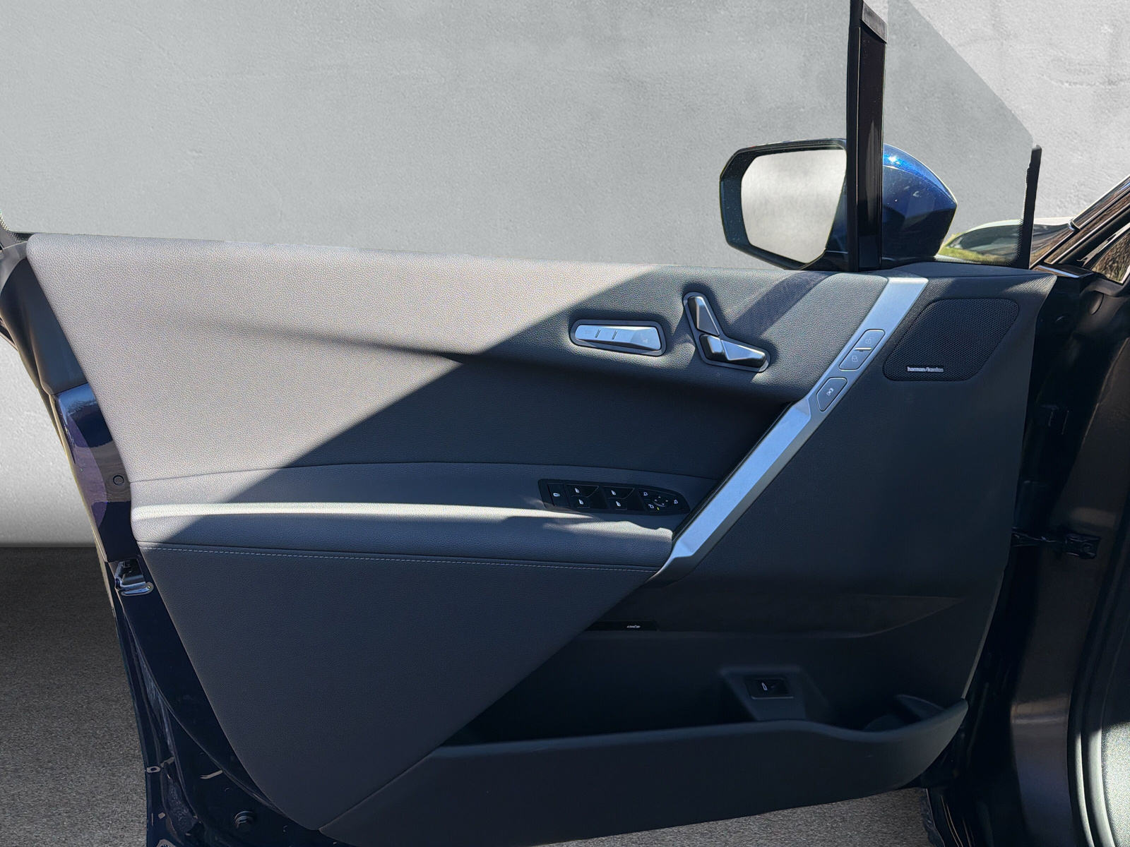 BMW iX xDrive60 M Sport - 16