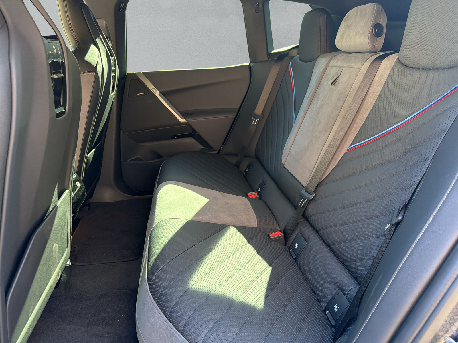 BMW iX xDrive60 M Sport - 11