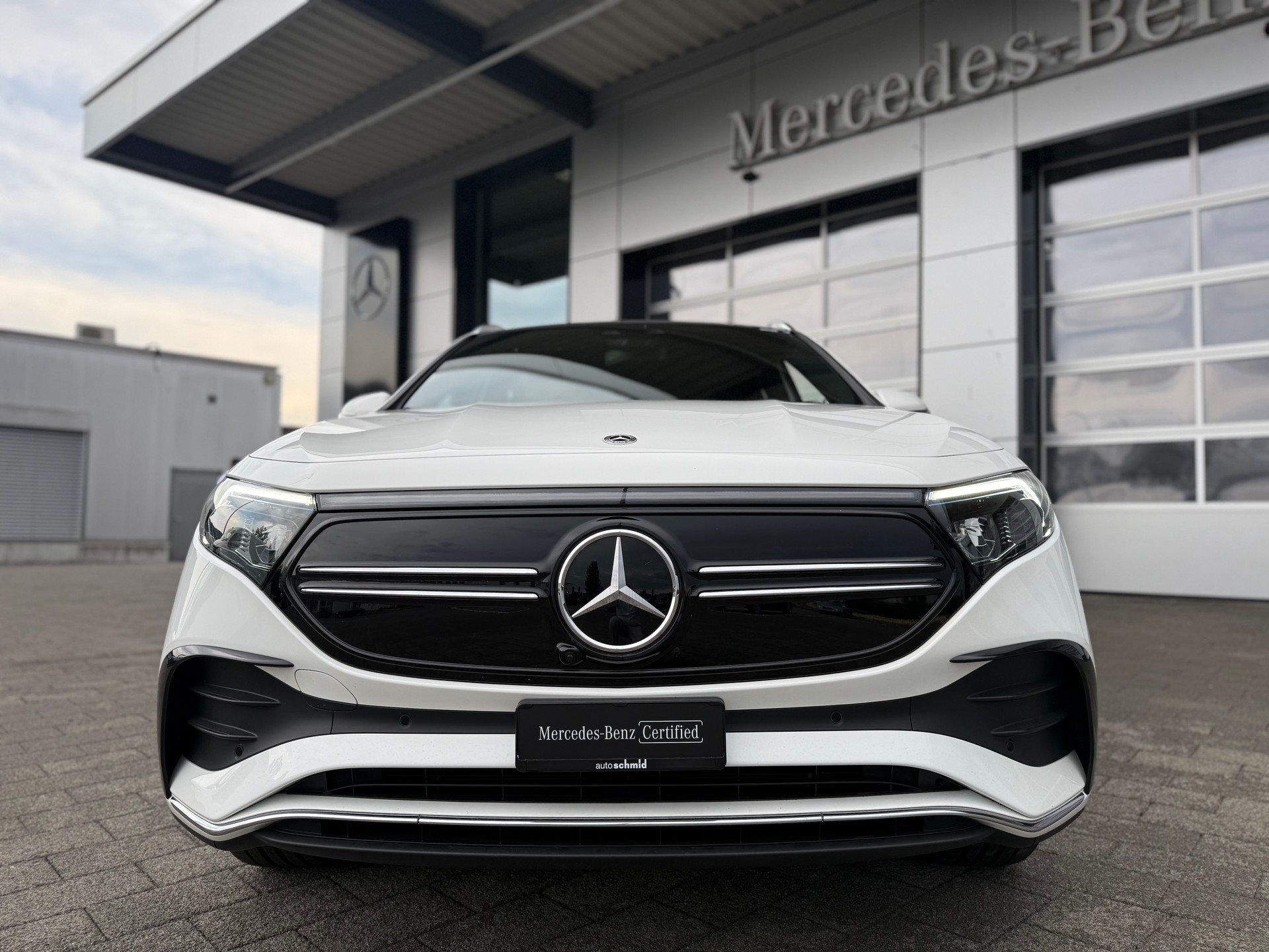 MERCEDES-BENZ EQA 300 AMG Line 4Matic - 3