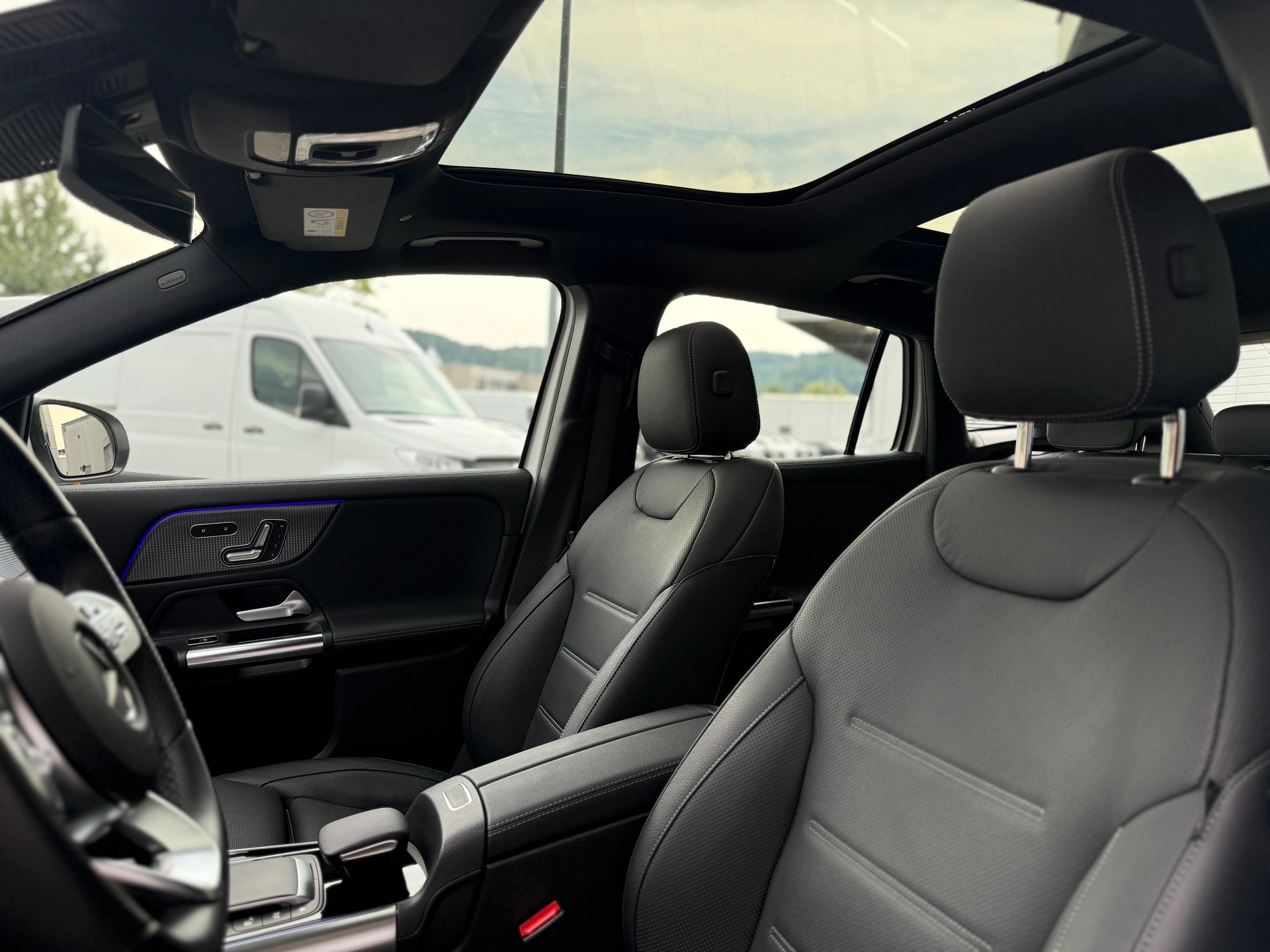 MERCEDES-BENZ EQA 300 AMG Line 4Matic - 5