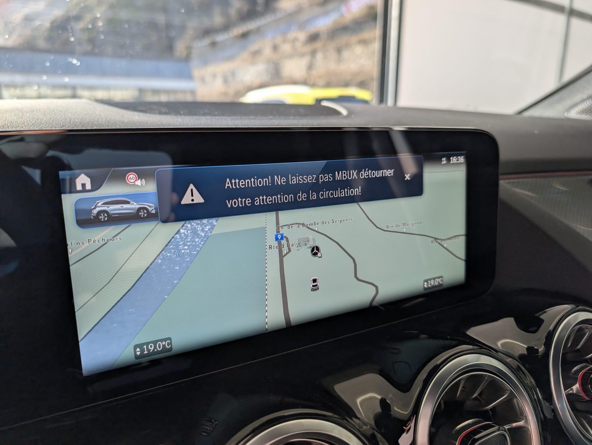 MERCEDES-BENZ GLA 250 Swiss Star Progressive 4matic - 16