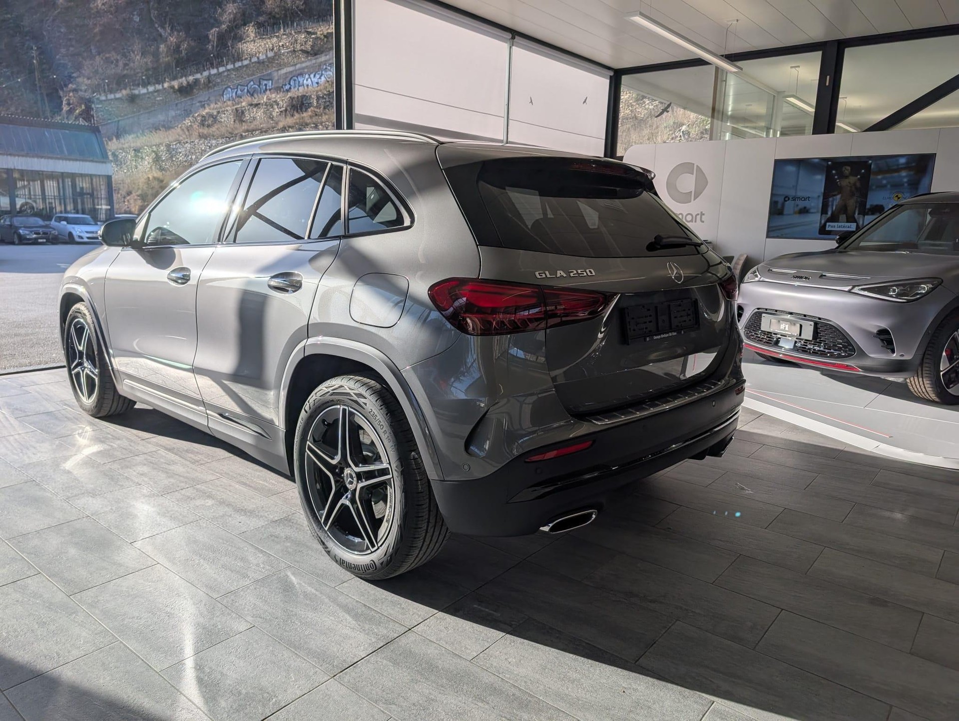 MERCEDES-BENZ GLA 250 Swiss Star Progressive 4matic - 3