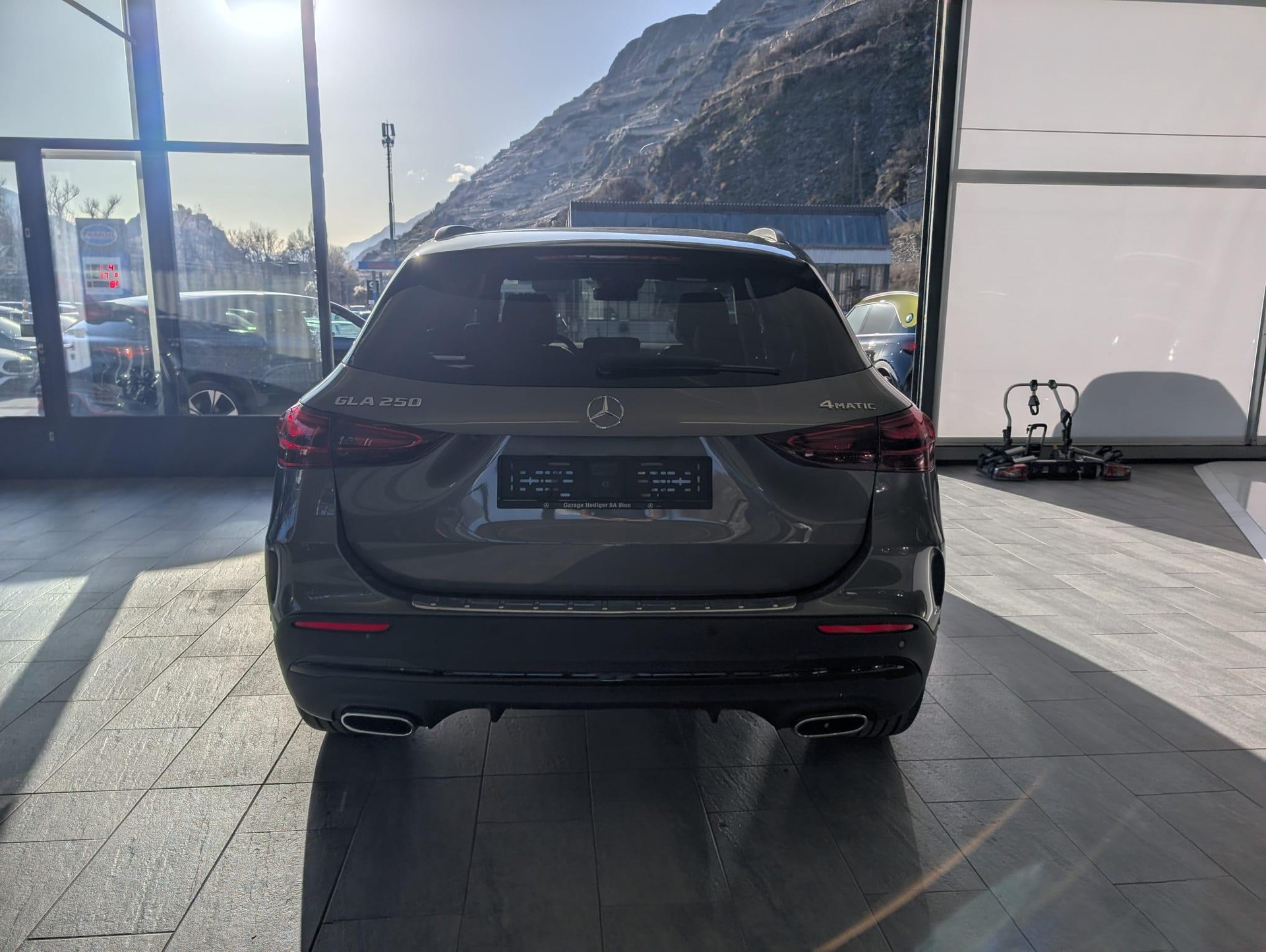 MERCEDES-BENZ GLA 250 Swiss Star Progressive 4matic - 5