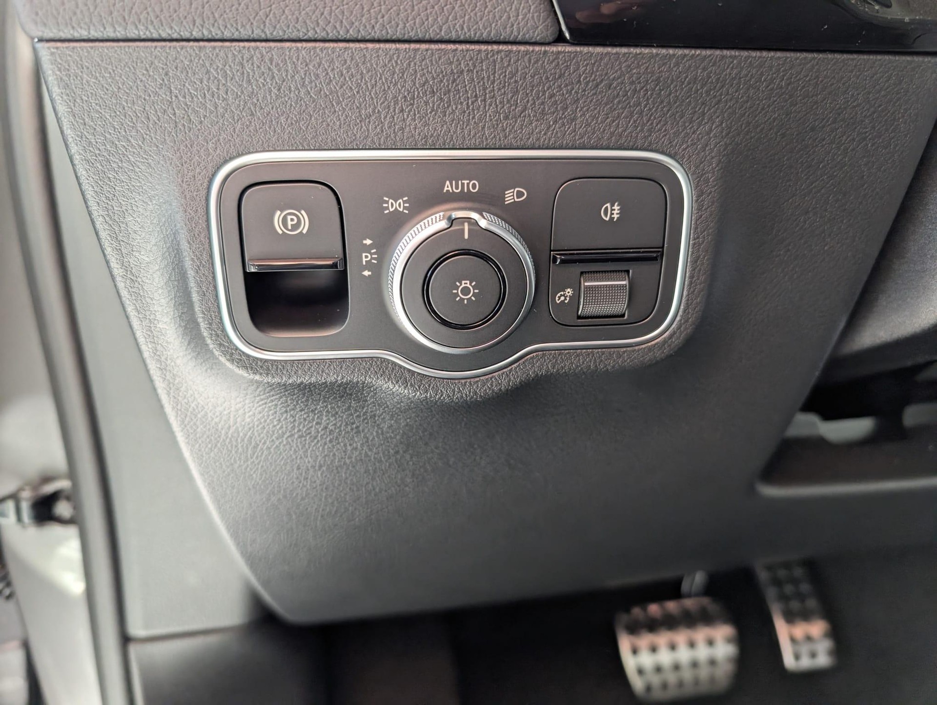 MERCEDES-BENZ GLA 250 Swiss Star Progressive 4matic - 12