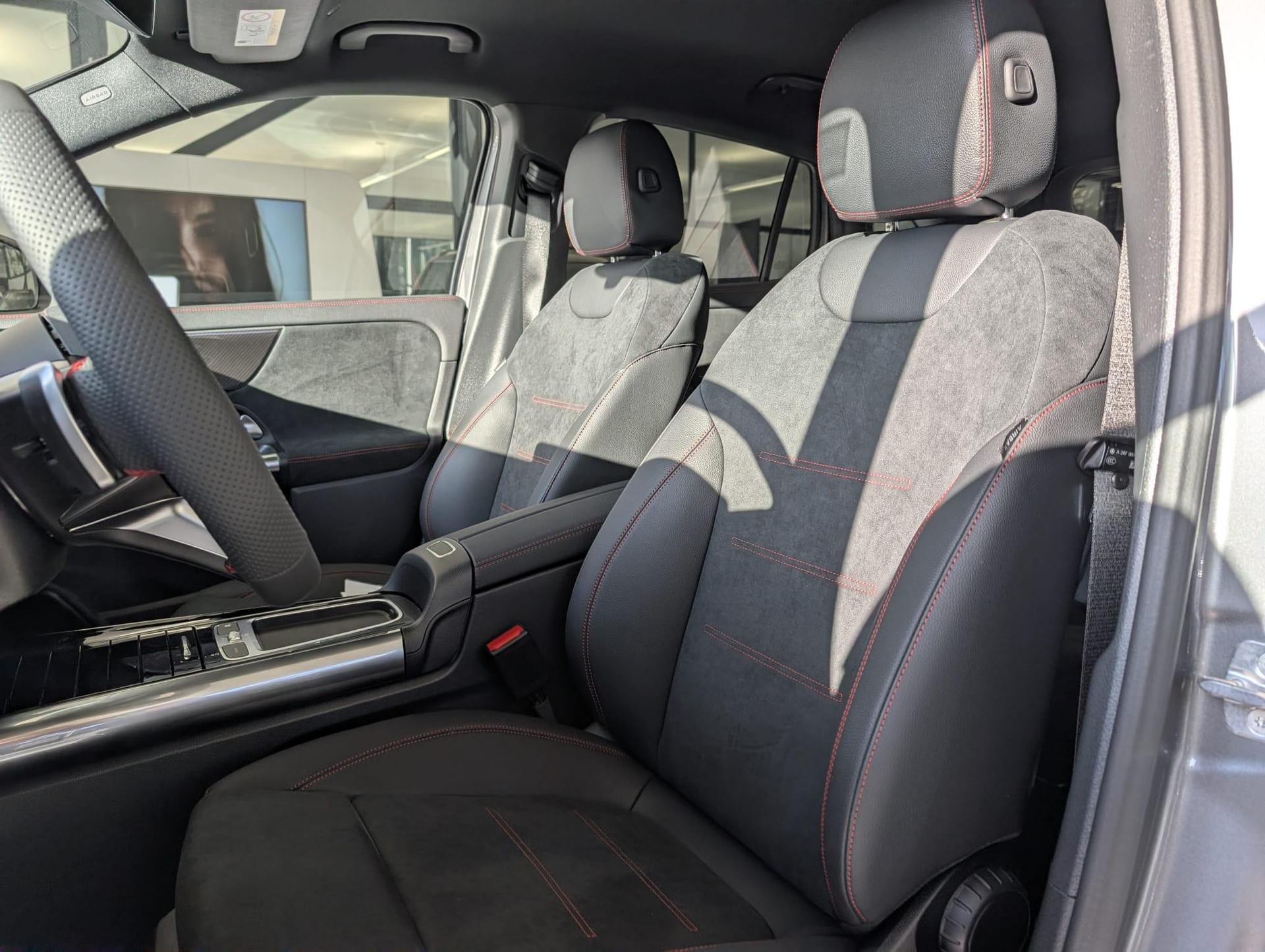 MERCEDES-BENZ GLA 250 Swiss Star Progressive 4matic - 17