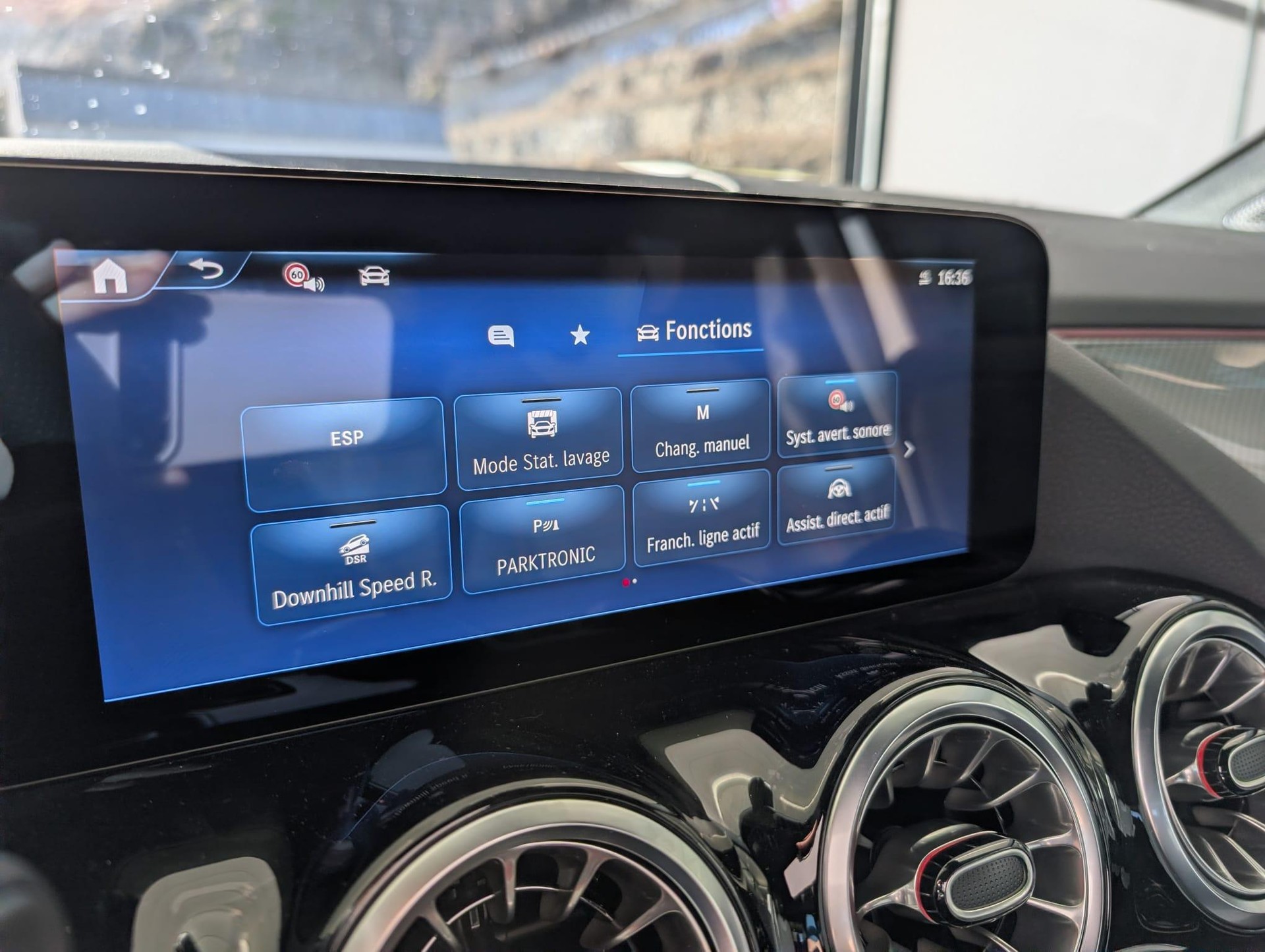 MERCEDES-BENZ GLA 250 Swiss Star Progressive 4matic - 14