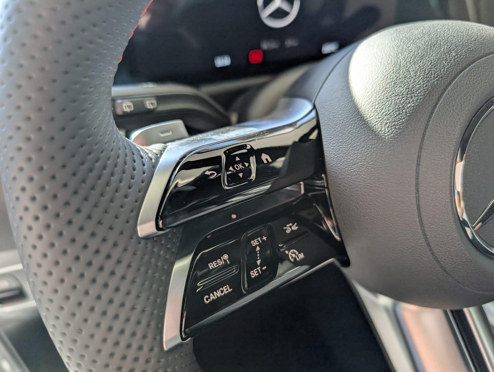 MERCEDES-BENZ GLA 250 Swiss Star Progressive 4matic - 13