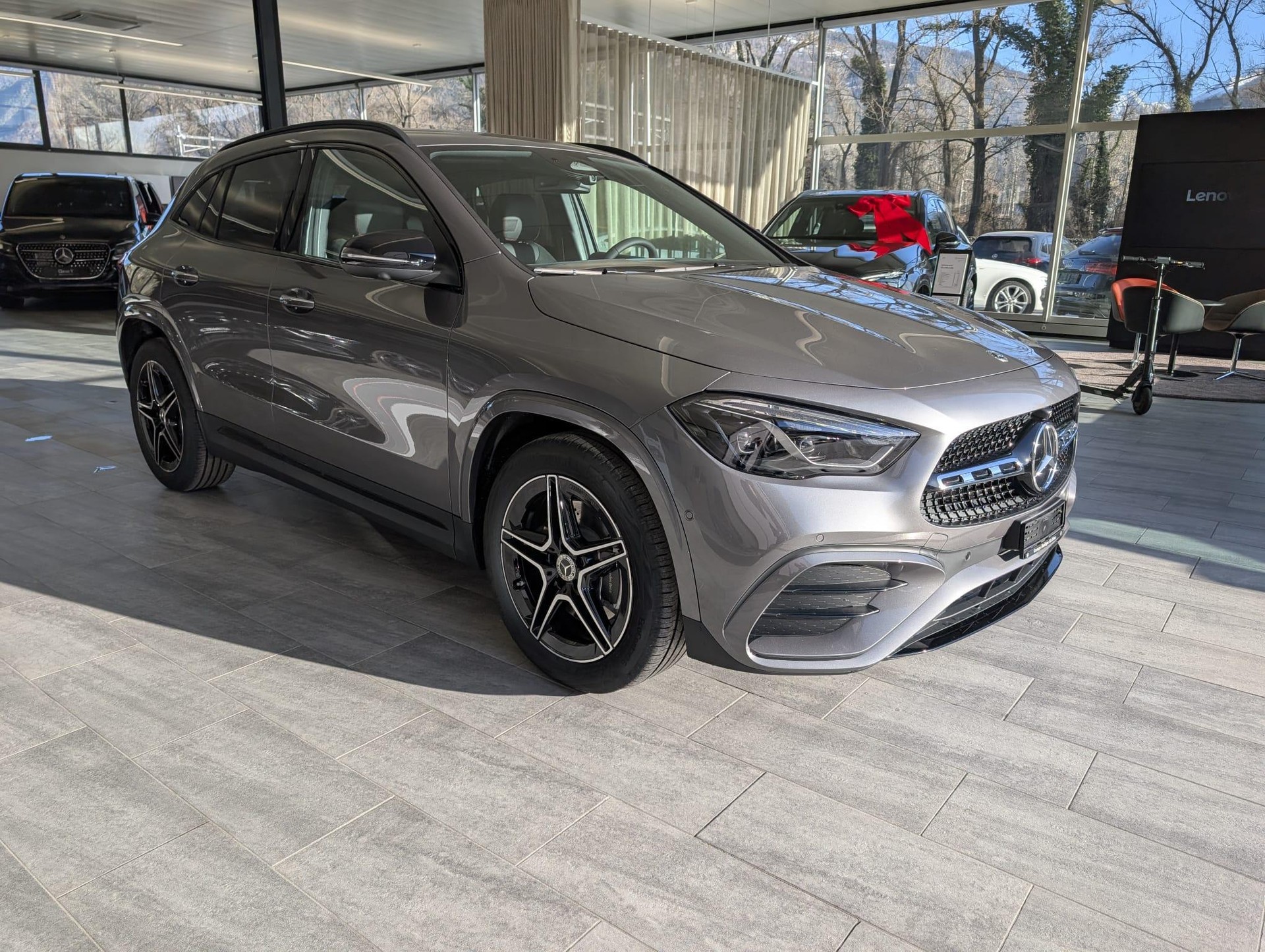MERCEDES-BENZ GLA 250 Swiss Star Progressive 4matic - 8