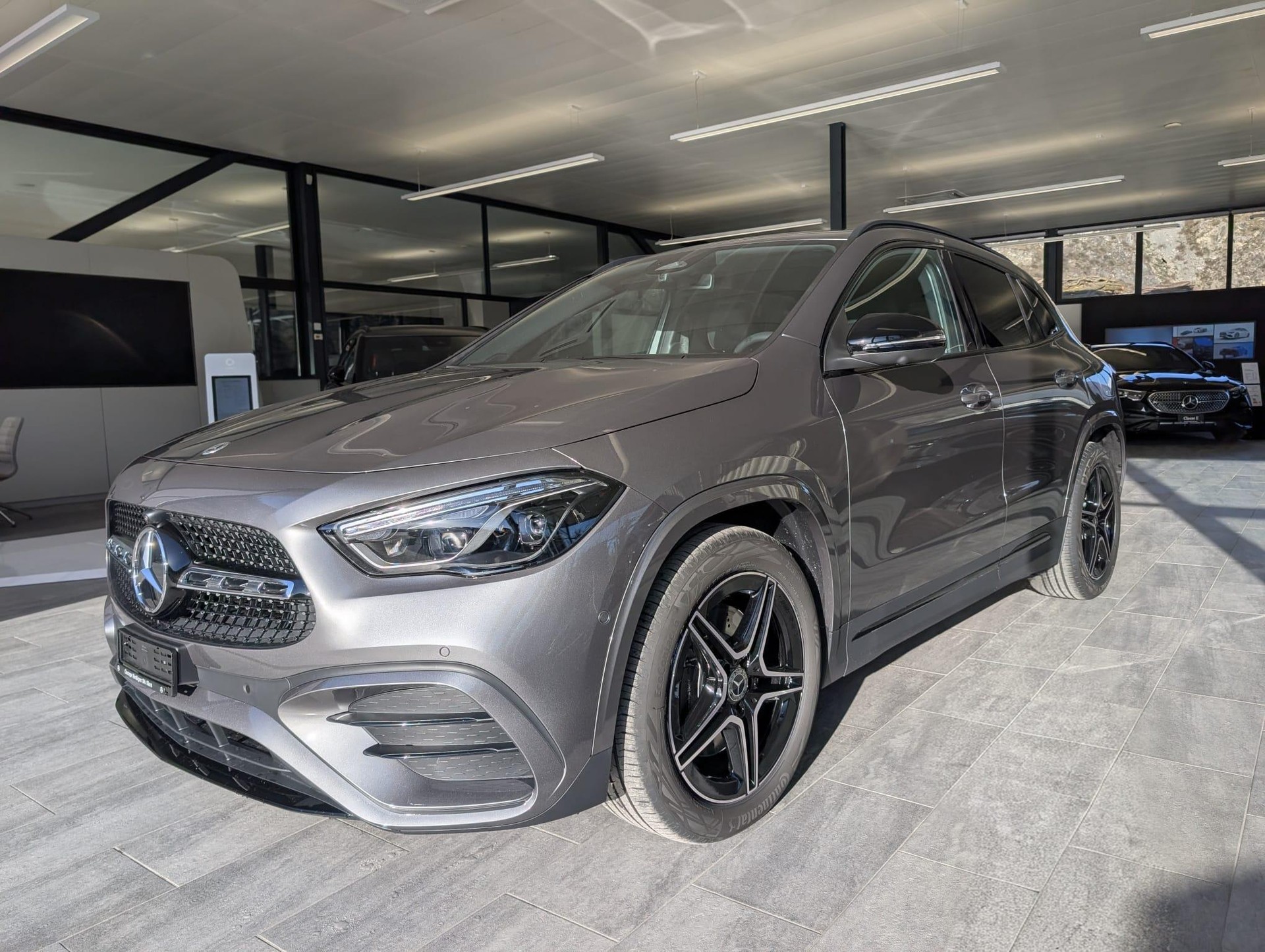 MERCEDES-BENZ GLA 250 Swiss Star Progressive 4matic