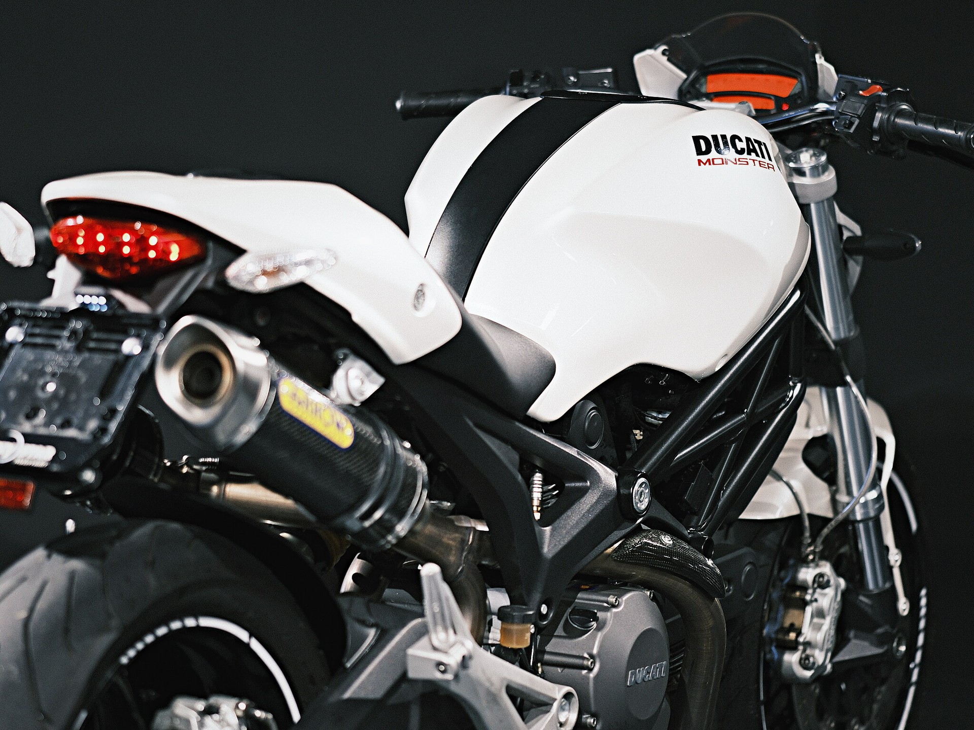 DUCATI Monster 696M plus - 7