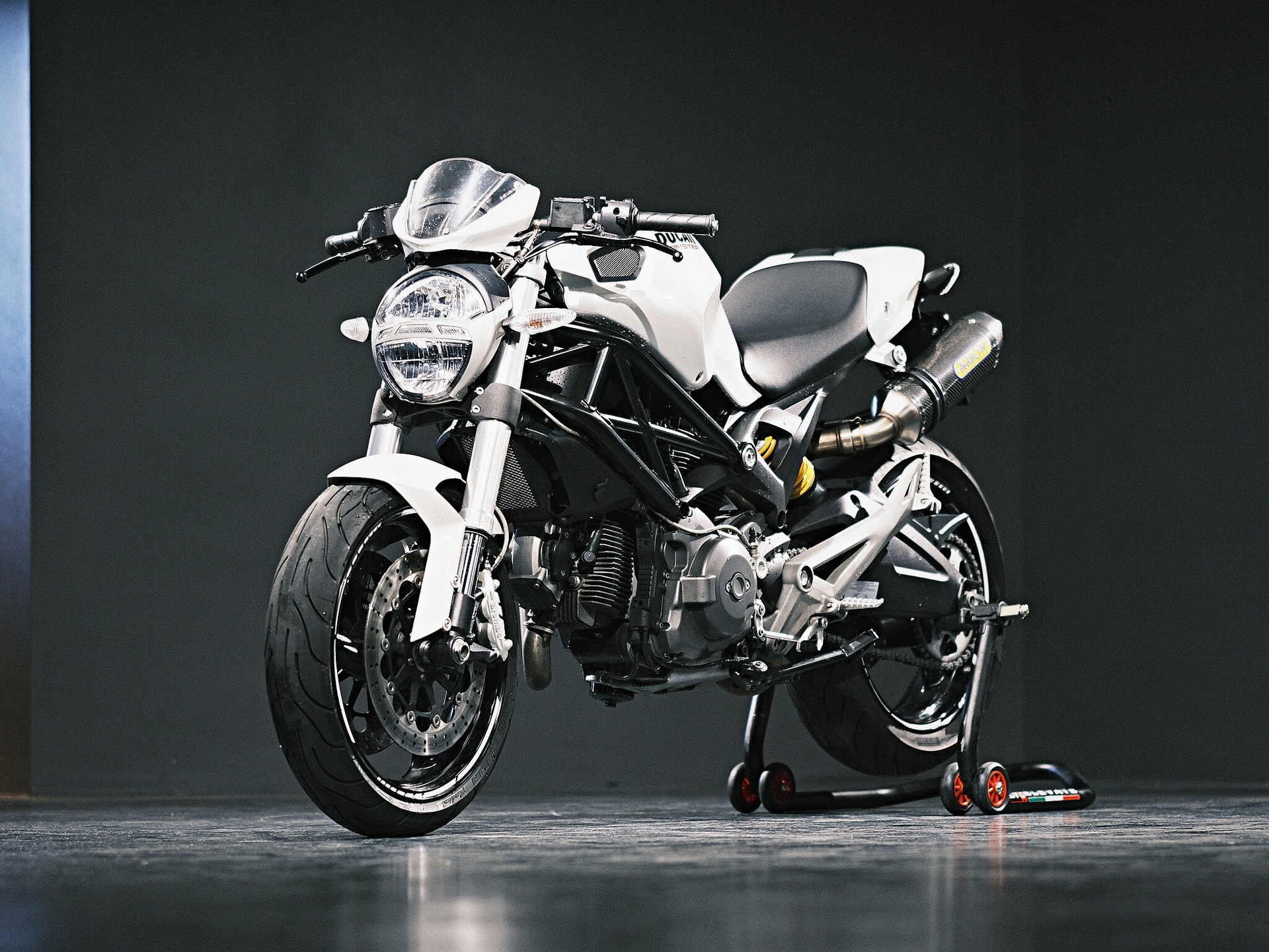 DUCATI Monster 696M plus - 4
