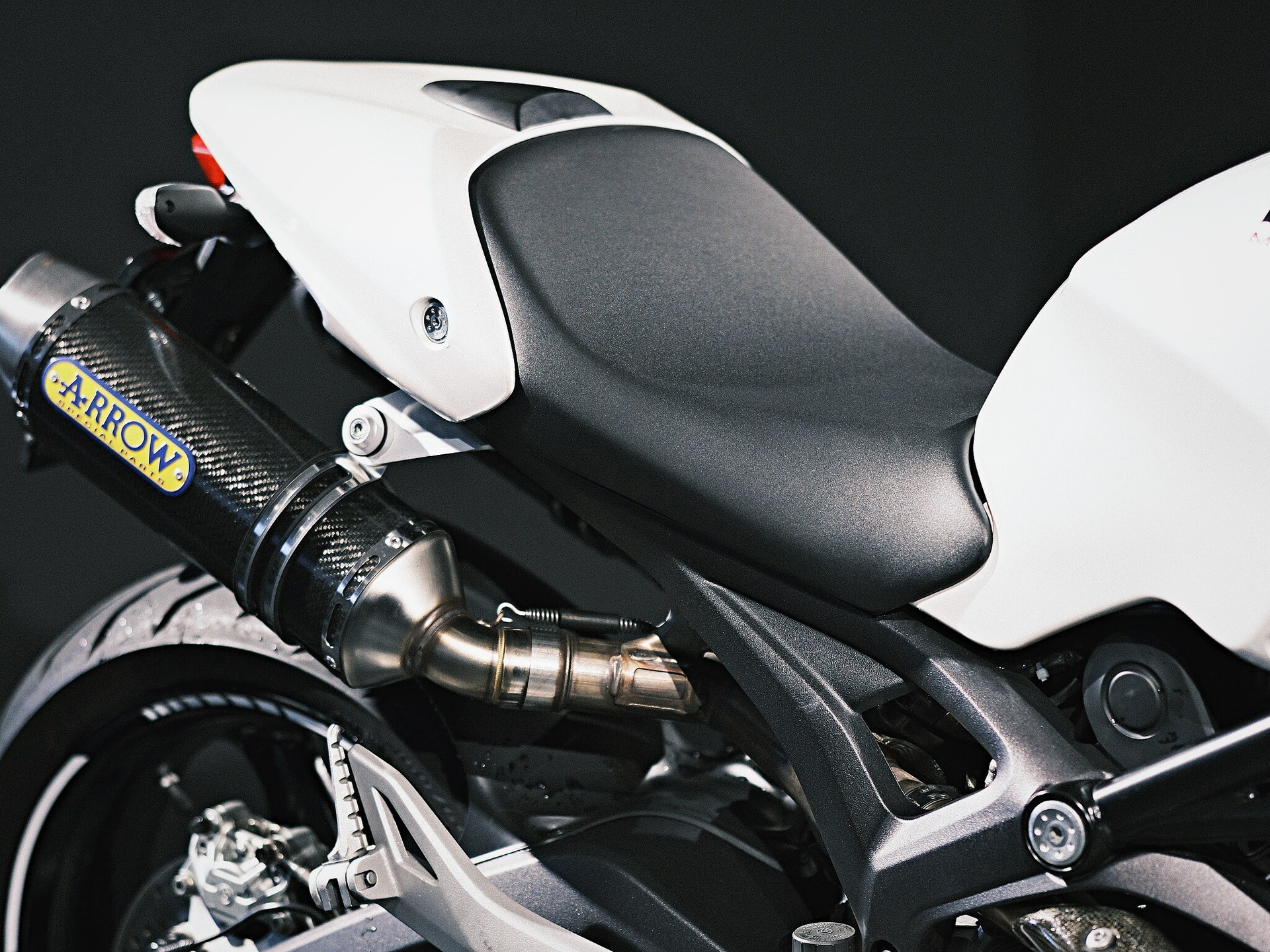 DUCATI Monster 696M plus - 8