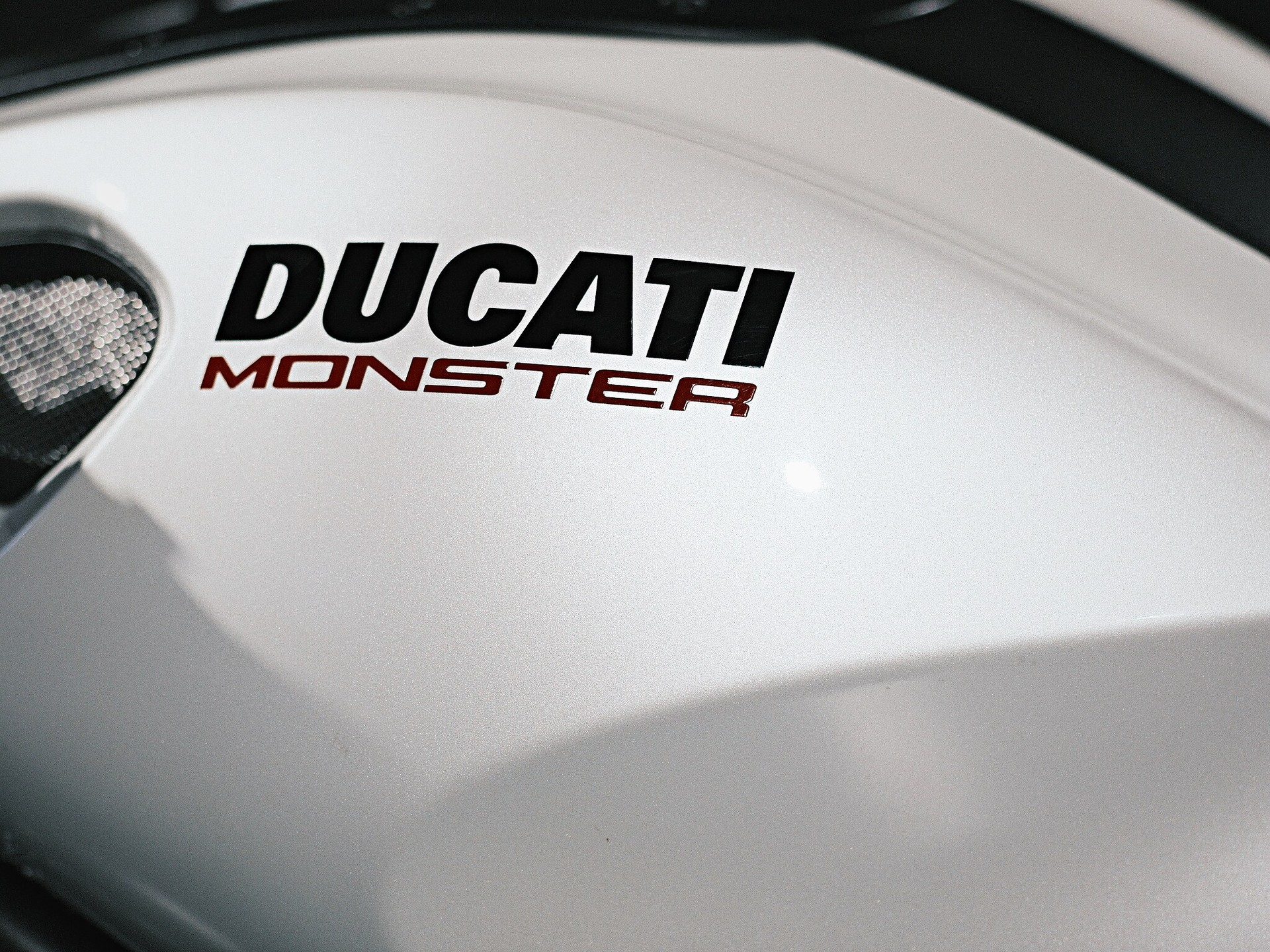 DUCATI Monster 696M plus - 12