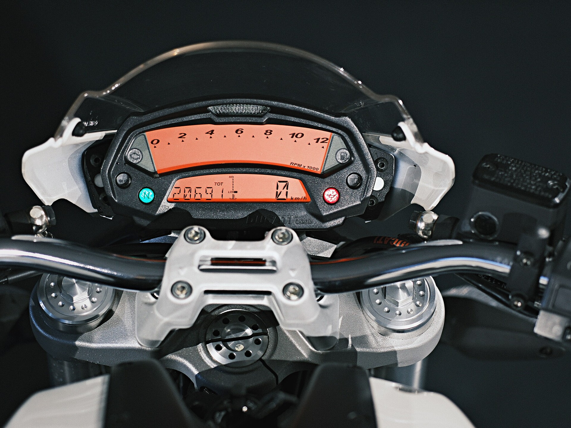 DUCATI Monster 696M plus - 16